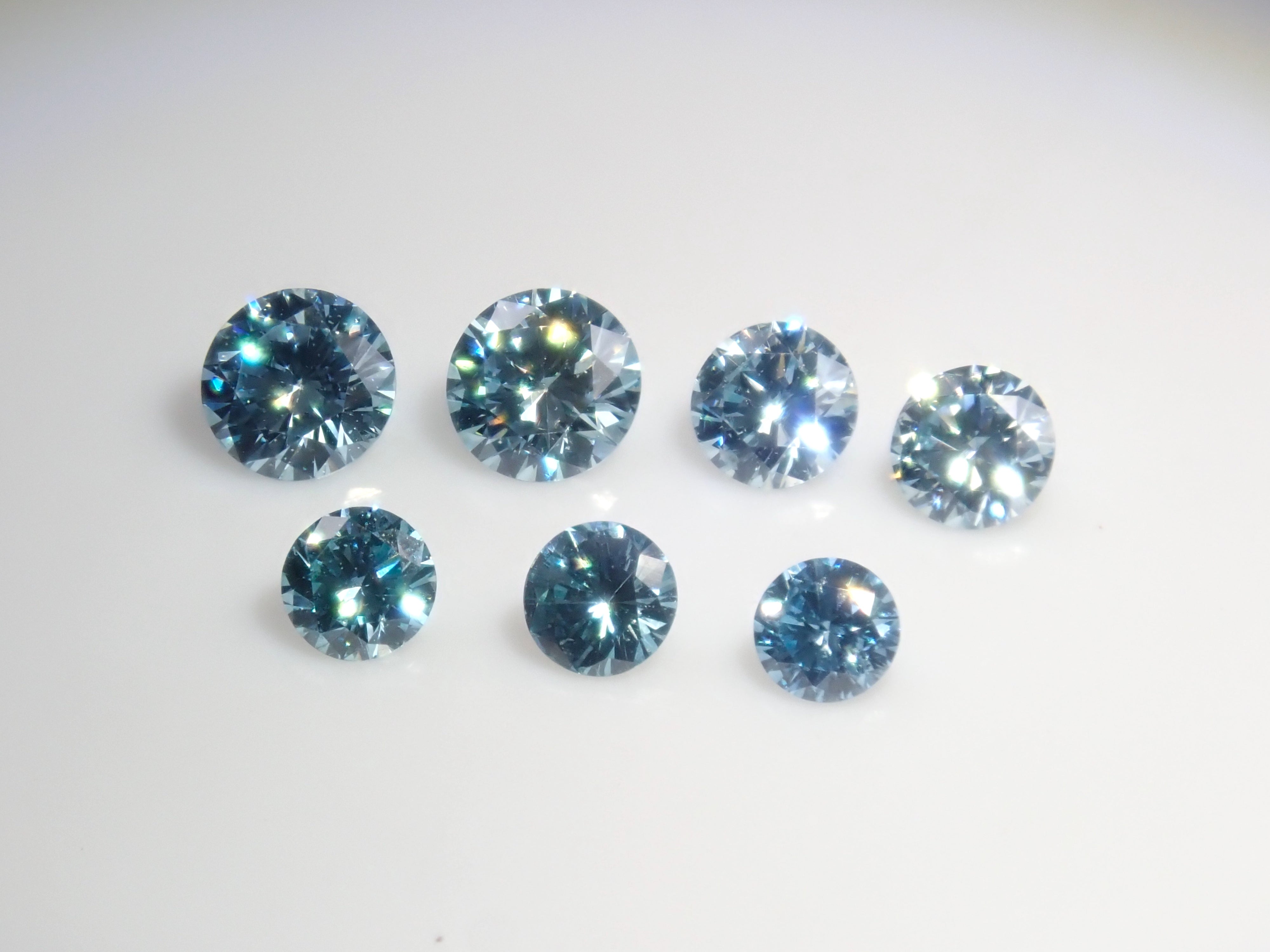 [On sale from 10pm on 2/24] {Limited to 7 stones} Diamond Gacha💎 Ice blue diamond (equivalent to VS-SI class, 2-2.7mm) 1 loose stone {Multiple purchase discounts available}