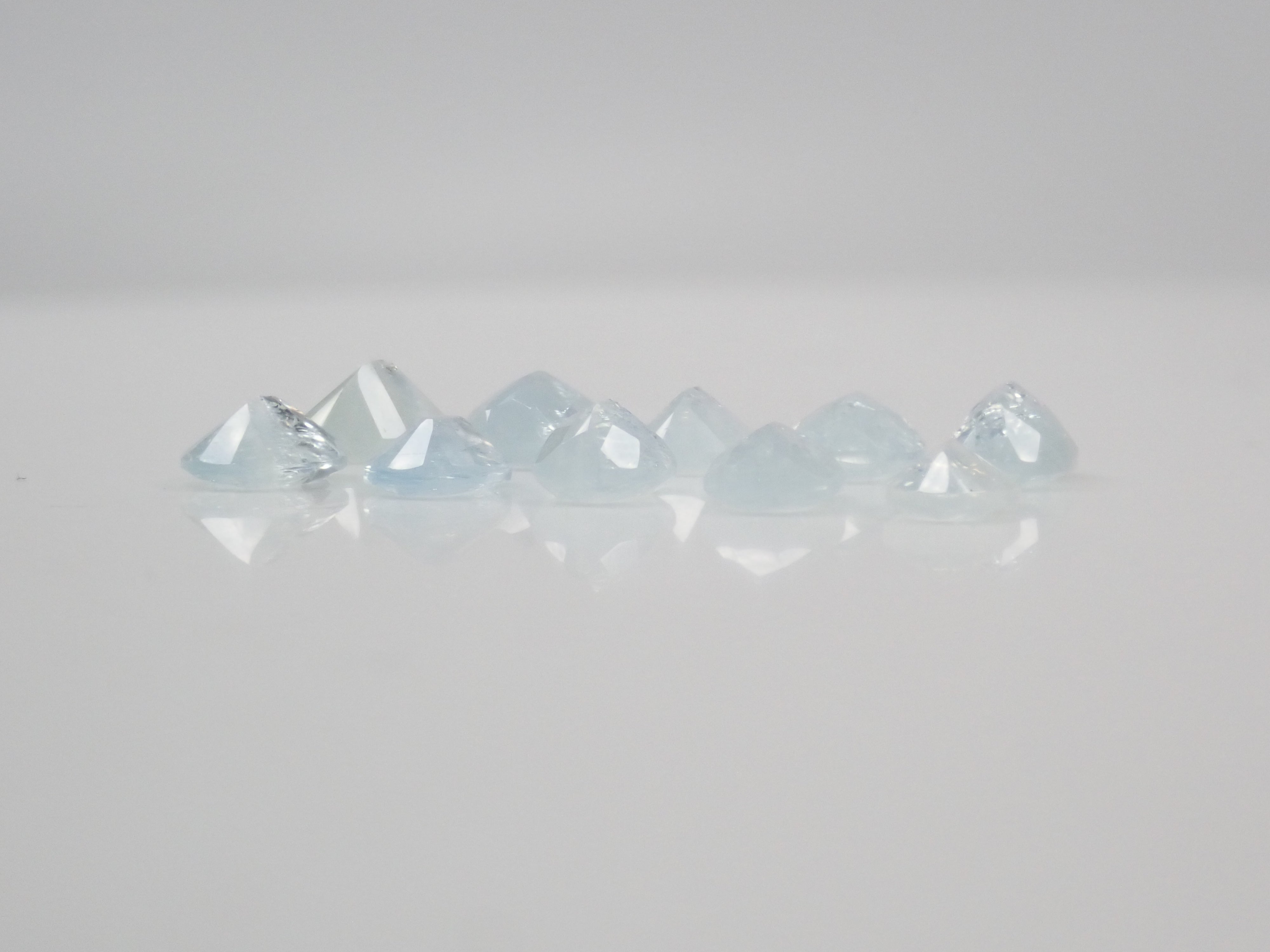 [Available at 10 PM on August 13th] [Limited to 9 stones] One loose Brazilian rainbow aquamarine (oval cut, average 0.8 carats) [Multiple purchase discounts available]