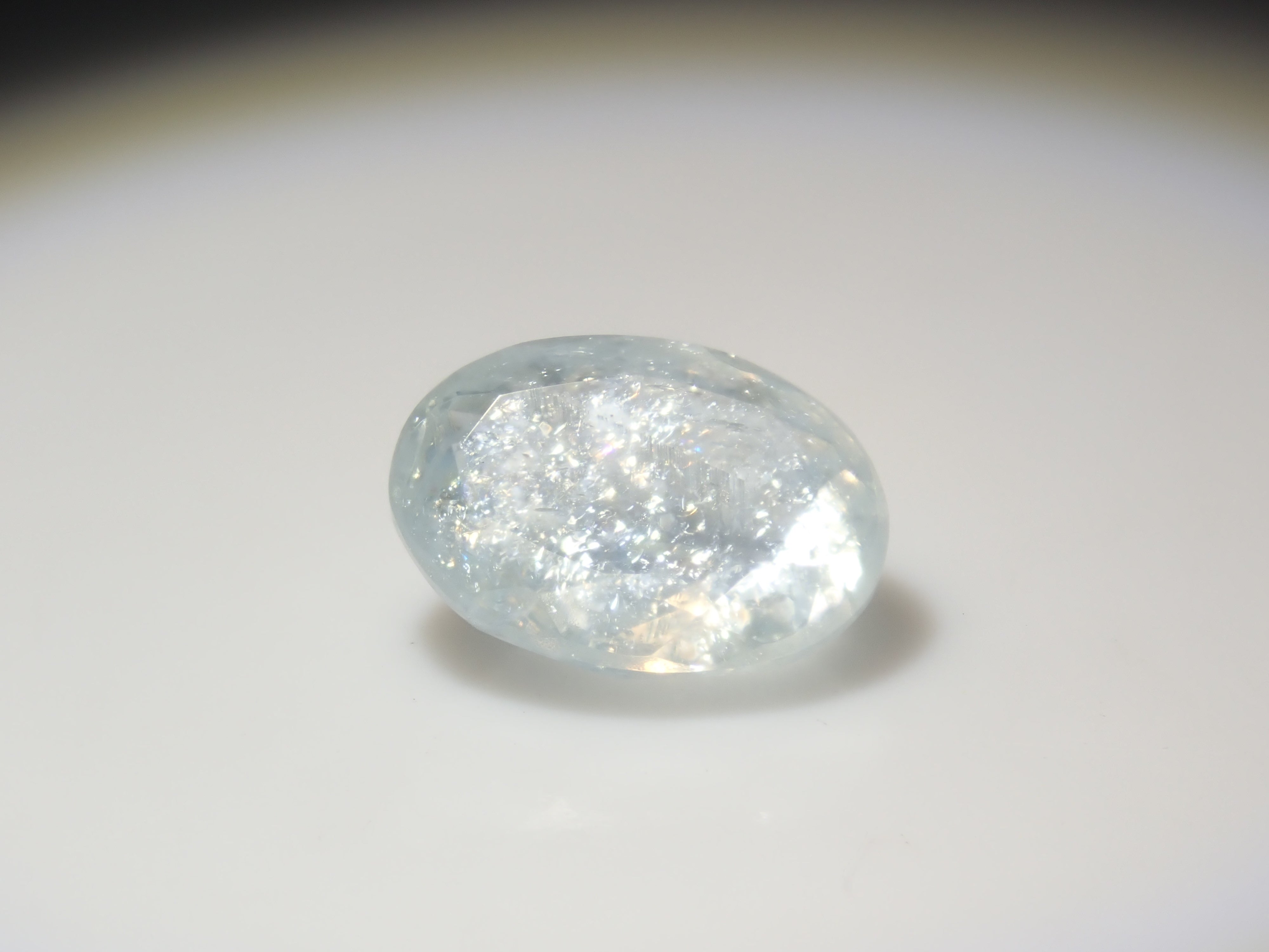 [Available at 10 PM on August 13th] [Limited to 9 stones] One loose Brazilian rainbow aquamarine (oval cut, average 0.8 carats) [Multiple purchase discounts available]