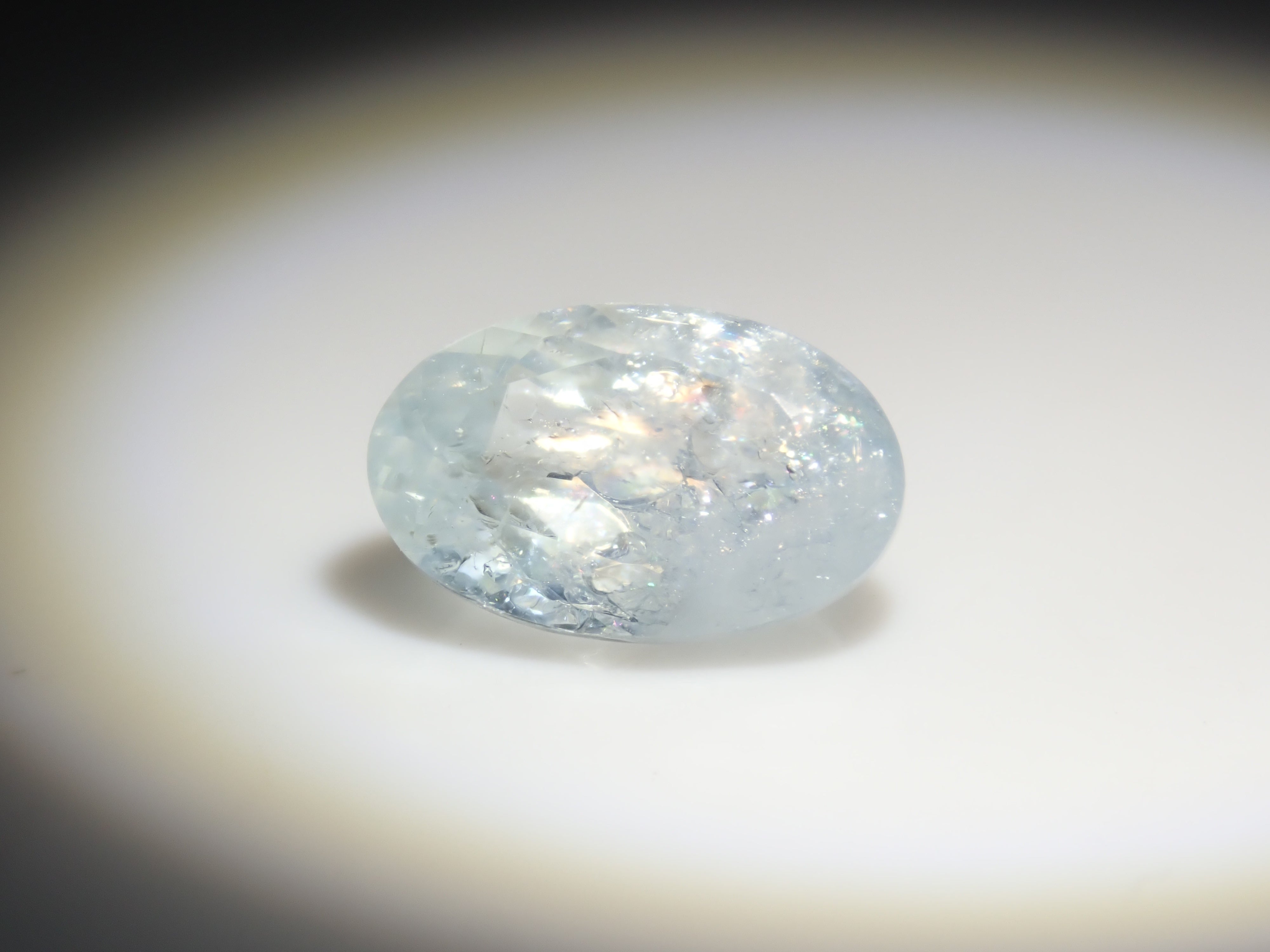 [Available at 10 PM on August 13th] [Limited to 9 stones] One loose Brazilian rainbow aquamarine (oval cut, average 0.8 carats) [Multiple purchase discounts available]