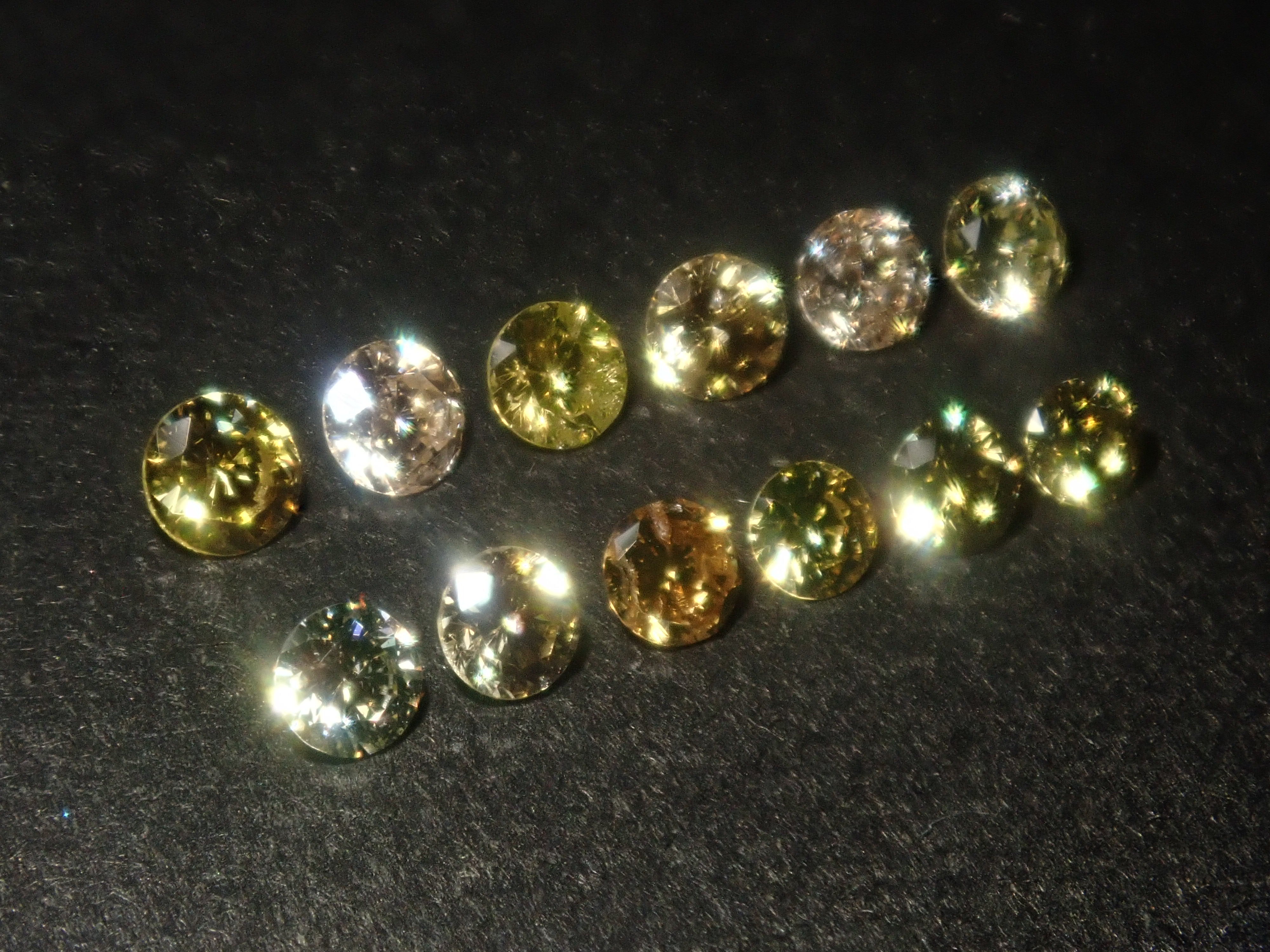 【7/26 22時販売】《限定16石》通常55,800円の0.706ct FANCY DEEP ORANGY YELLOW含むイエローダイヤガチャ《複数購入割引有》