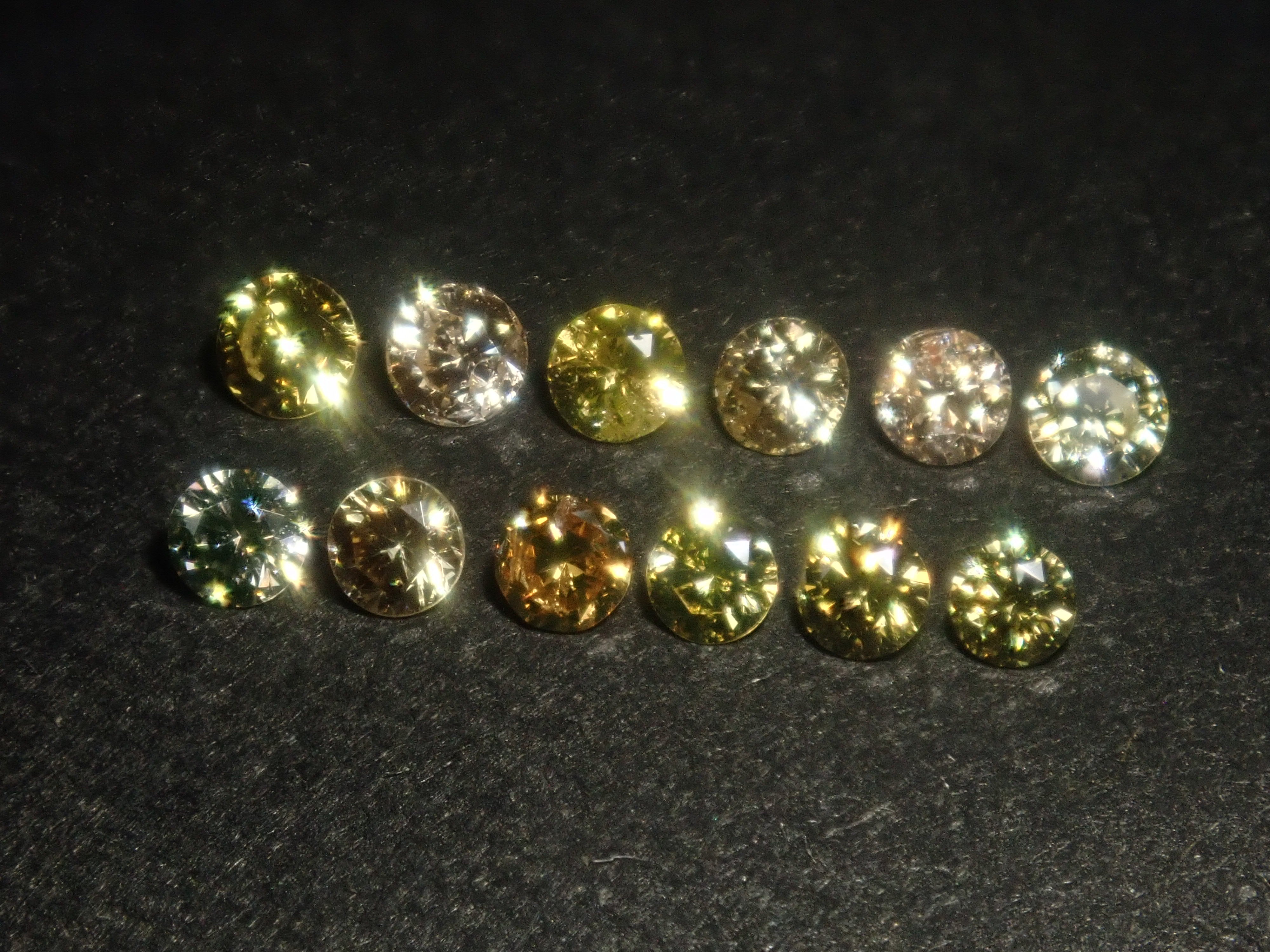 【7/26 22時販売】《限定16石》通常55,800円の0.706ct FANCY DEEP ORANGY YELLOW含むイエローダイヤガチャ《複数購入割引有》