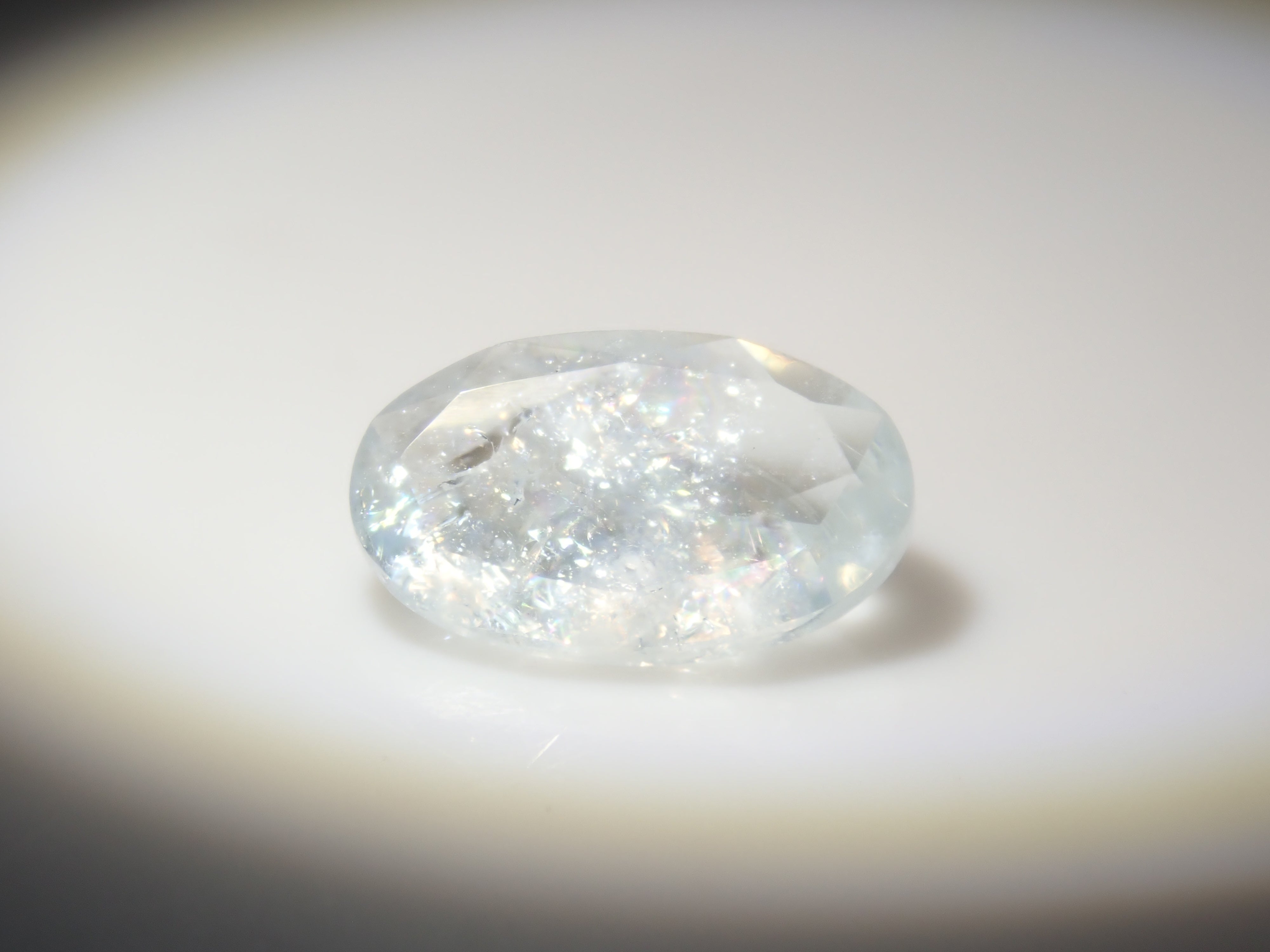 [Available at 10 PM on August 13th] [Limited to 9 stones] One loose Brazilian rainbow aquamarine (oval cut, average 0.8 carats) [Multiple purchase discounts available]
