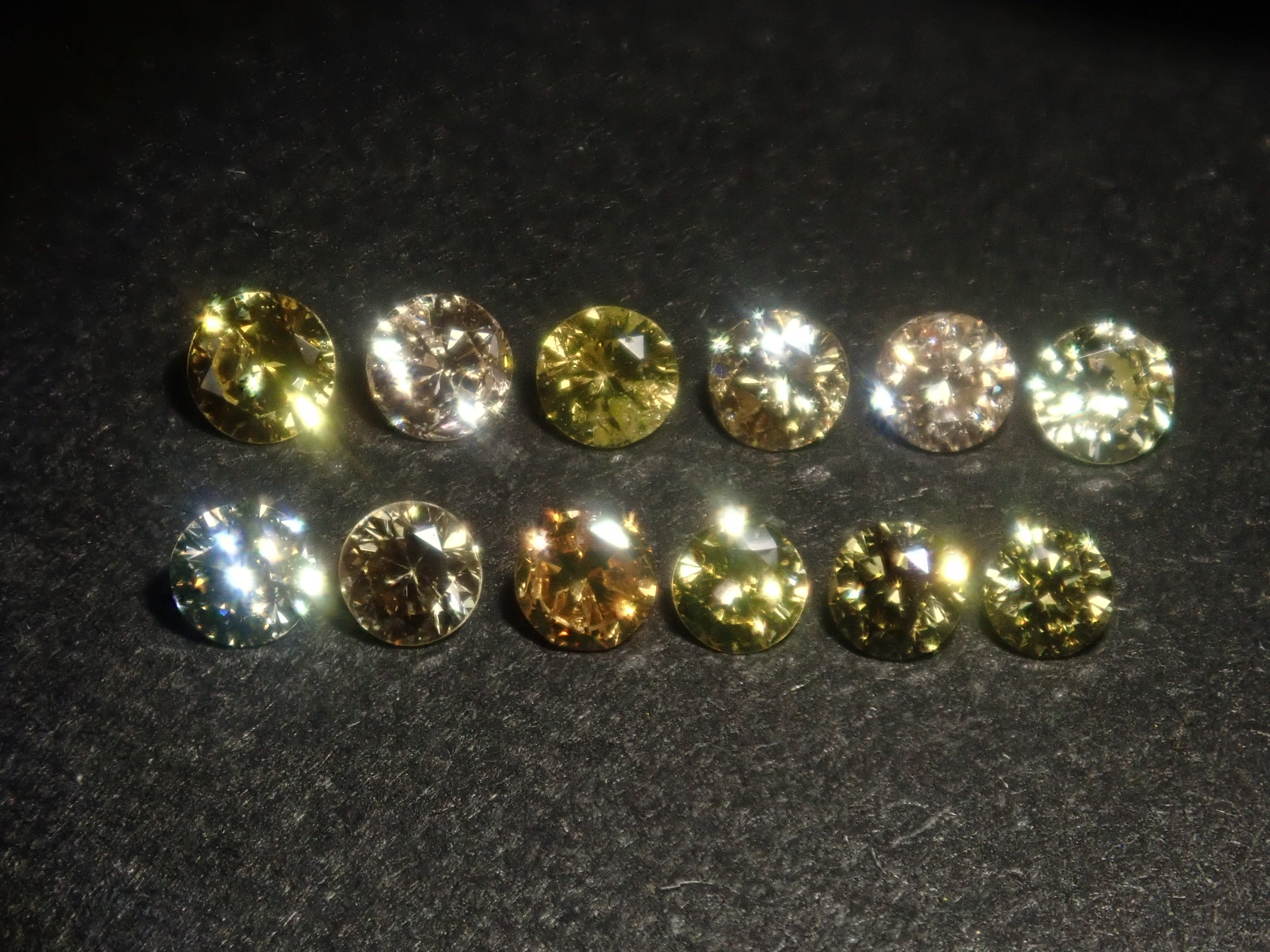 【7/26 22時販売】《限定16石》通常55,800円の0.706ct FANCY DEEP ORANGY YELLOW含むイエローダイヤガチャ《複数購入割引有》