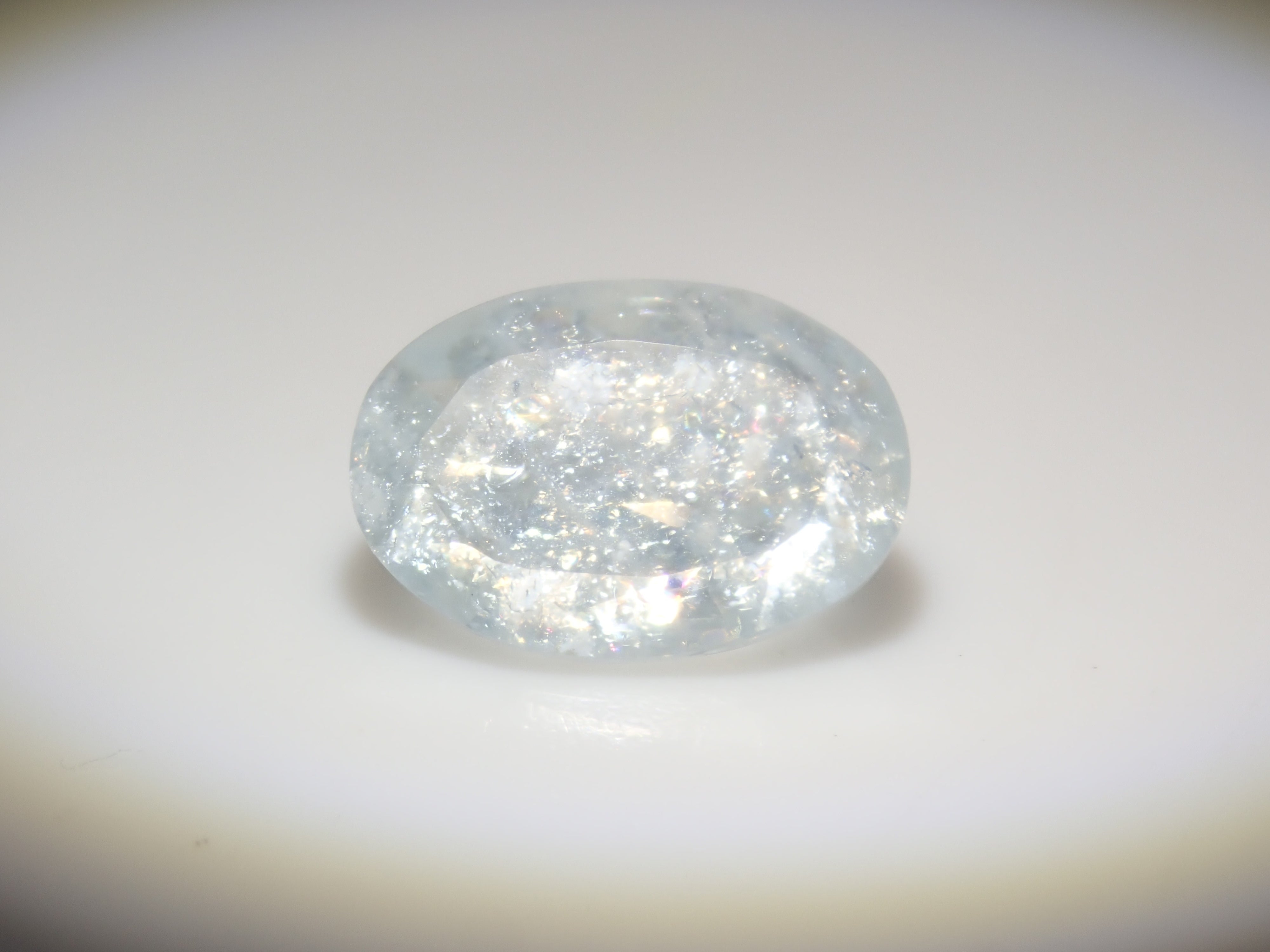 [Available at 10 PM on August 13th] [Limited to 9 stones] One loose Brazilian rainbow aquamarine (oval cut, average 0.8 carats) [Multiple purchase discounts available]