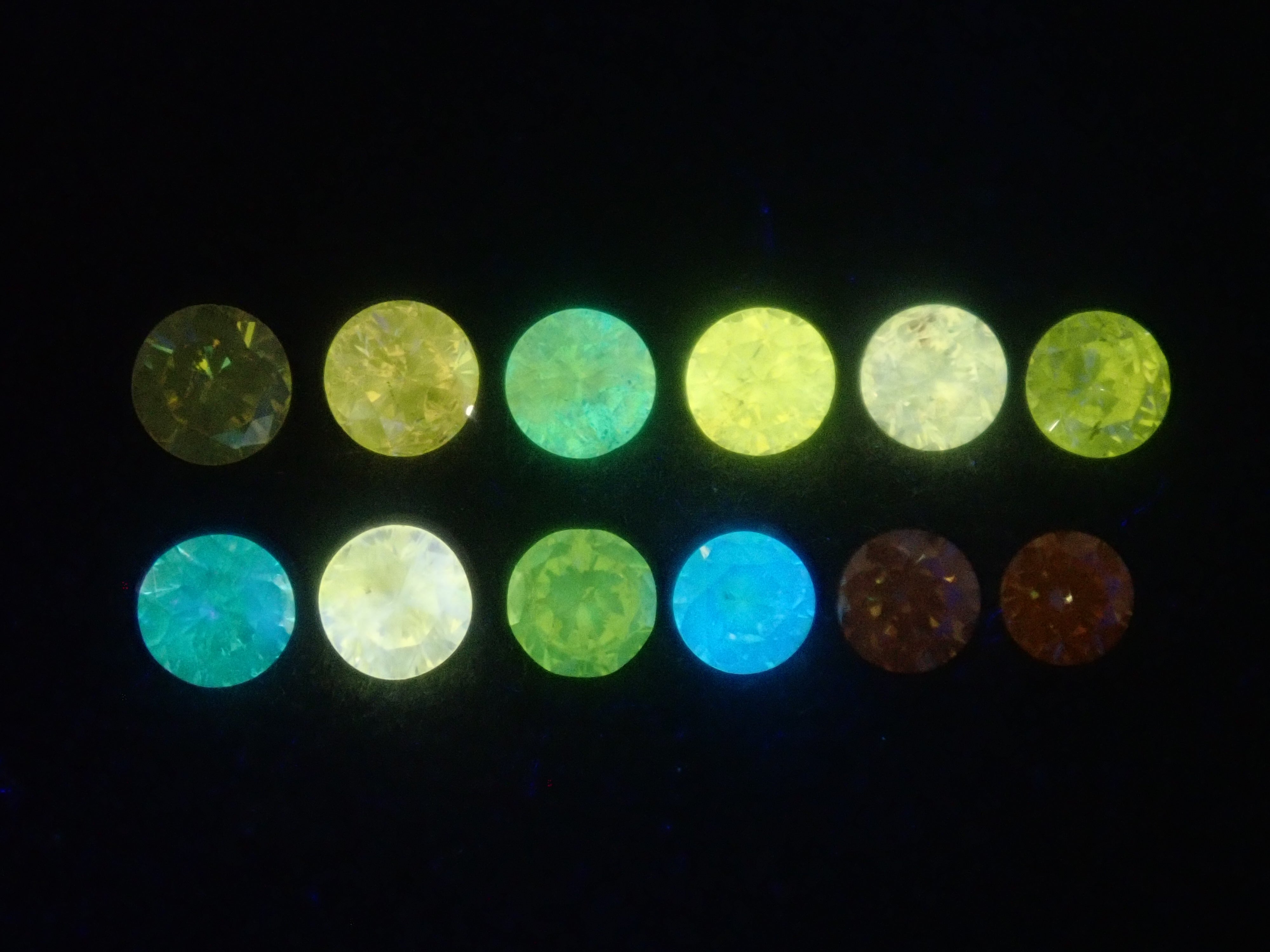 【7/26 22時販売】《限定16石》通常55,800円の0.706ct FANCY DEEP ORANGY YELLOW含むイエローダイヤガチャ《複数購入割引有》
