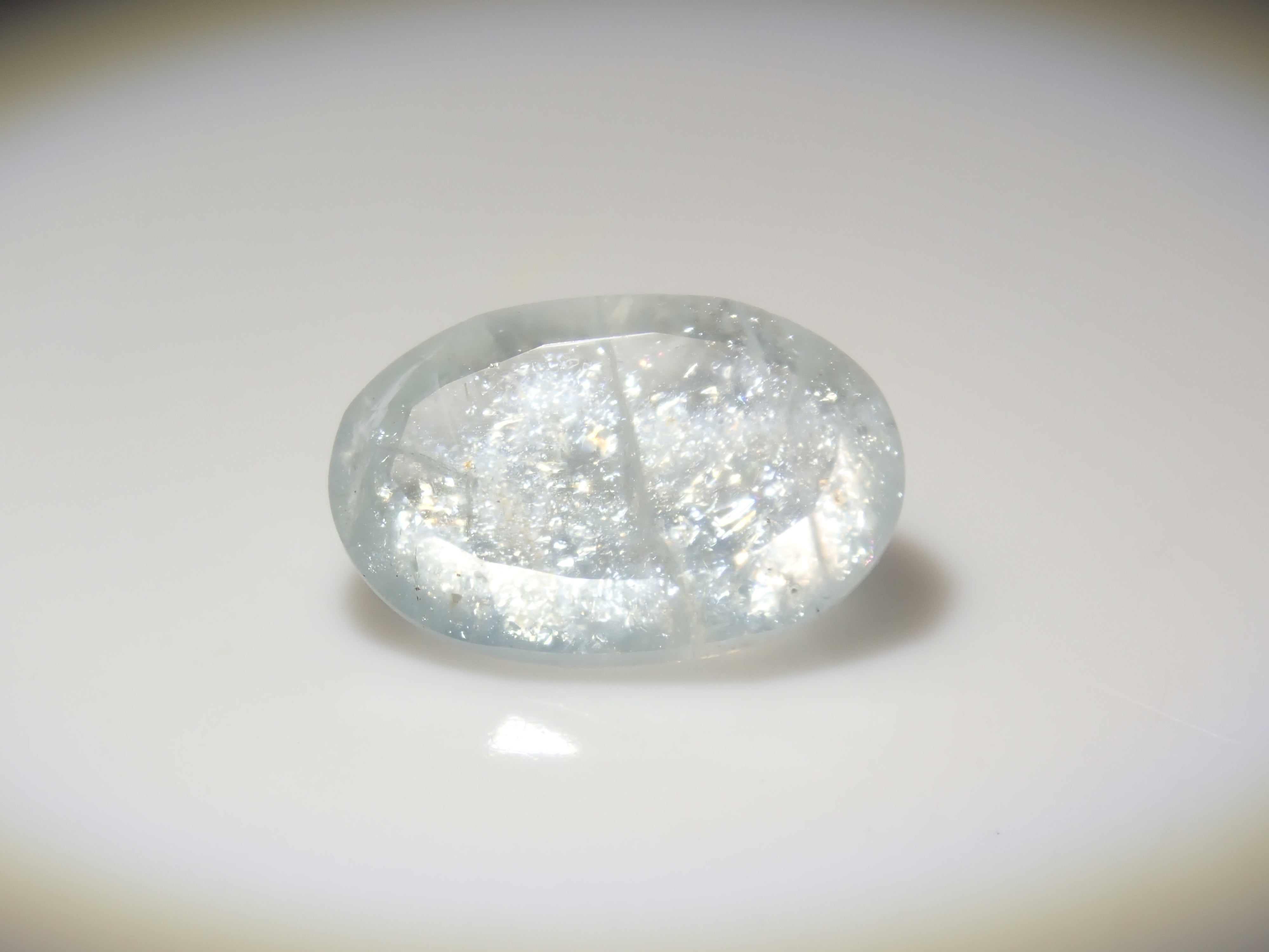 [Available at 10 PM on August 13th] [Limited to 9 stones] One loose Brazilian rainbow aquamarine (oval cut, average 0.8 carats) [Multiple purchase discounts available]