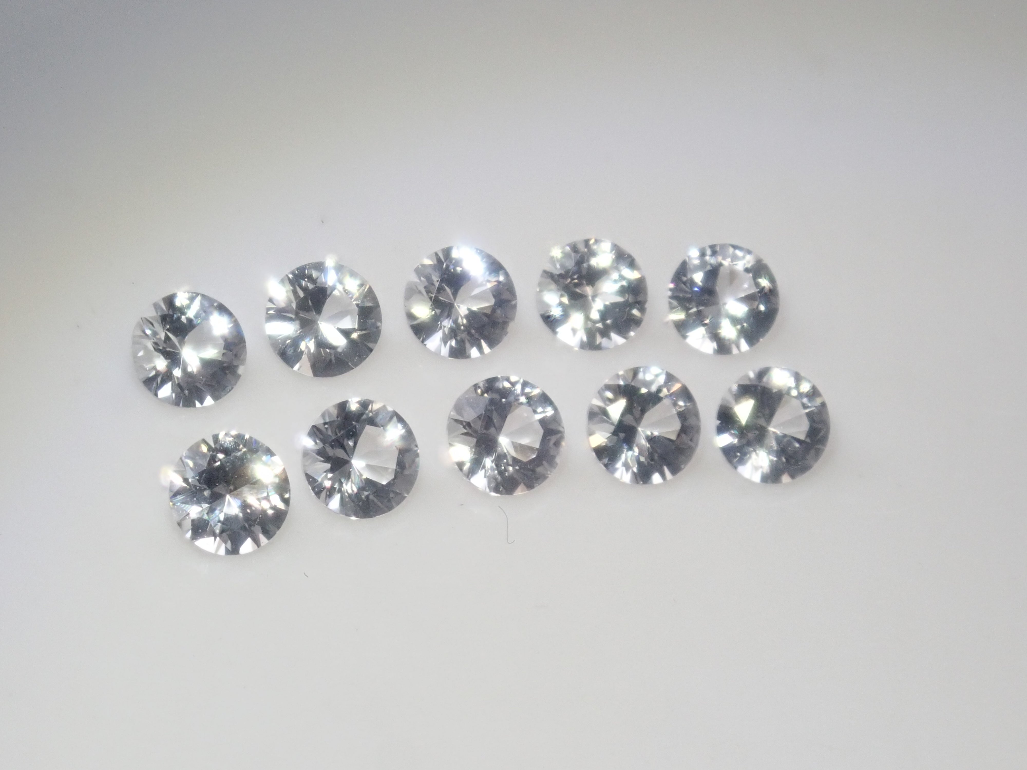 【9/20 22時販売】《数量限定》ロシア産フェナカイト（ラウンドカット,3mm）1石ルース《複数購入割引有》