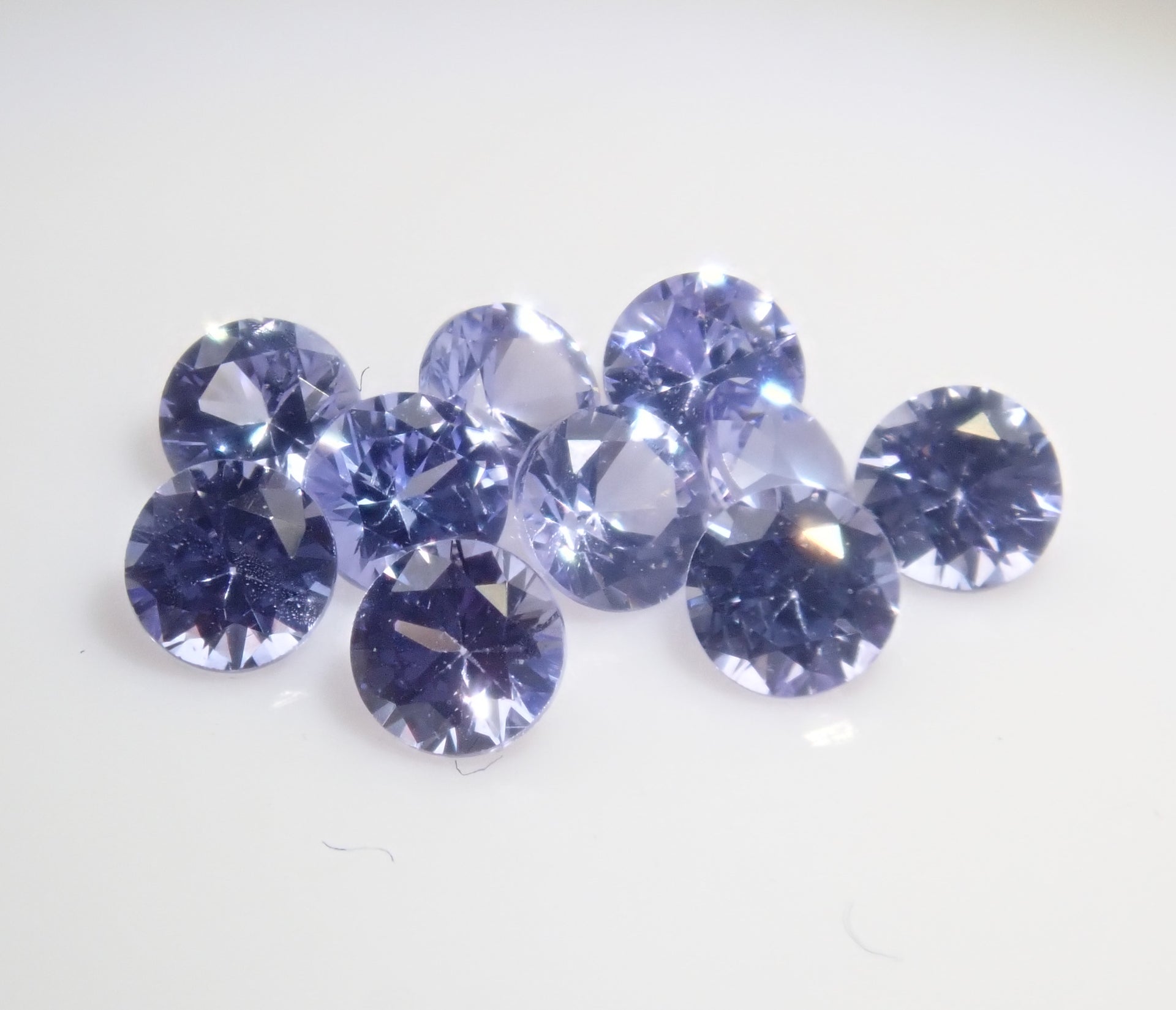タンザニア産タンザナイト2石セット（2mm,ラウンドカット）《複数購入 