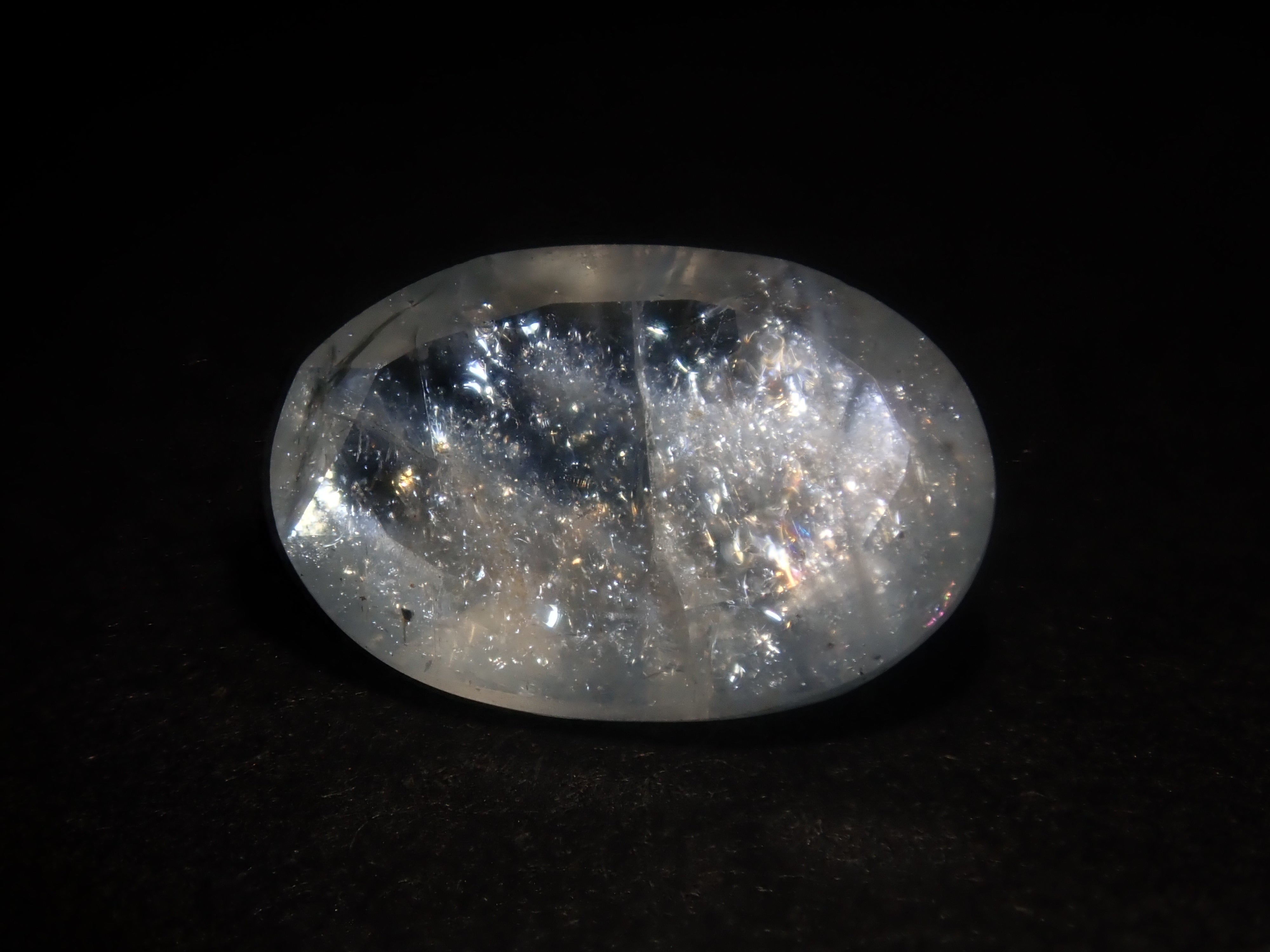 [Available at 10 PM on August 13th] [Limited to 9 stones] One loose Brazilian rainbow aquamarine (oval cut, average 0.8 carats) [Multiple purchase discounts available]