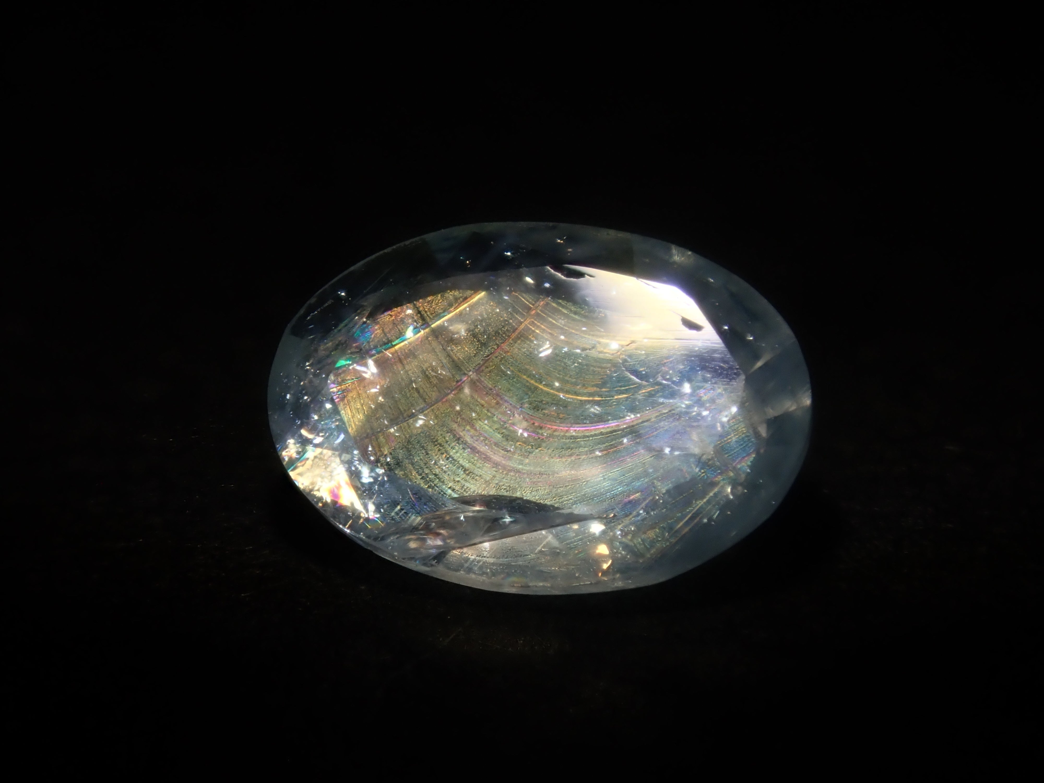 [Available at 10 PM on August 13th] [Limited to 9 stones] One loose Brazilian rainbow aquamarine (oval cut, average 0.8 carats) [Multiple purchase discounts available]