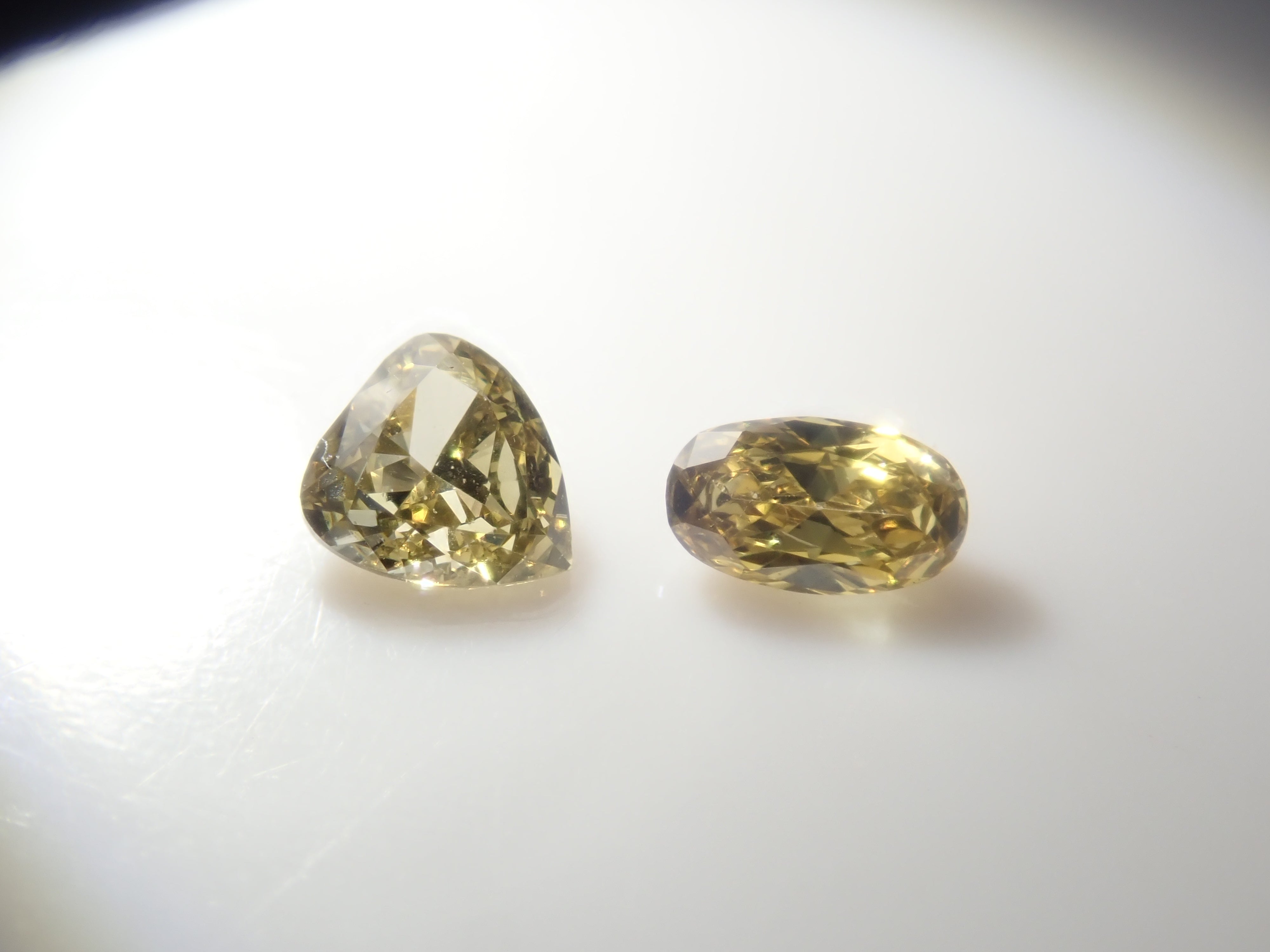 【1/25 22時販売】《限定13石》通常32,800円の0.16ct FANCY VIVIDカラー（中宝ソーティング付）も含む イエローダイヤモンドガチャ1石ルース《複数購入割引有》