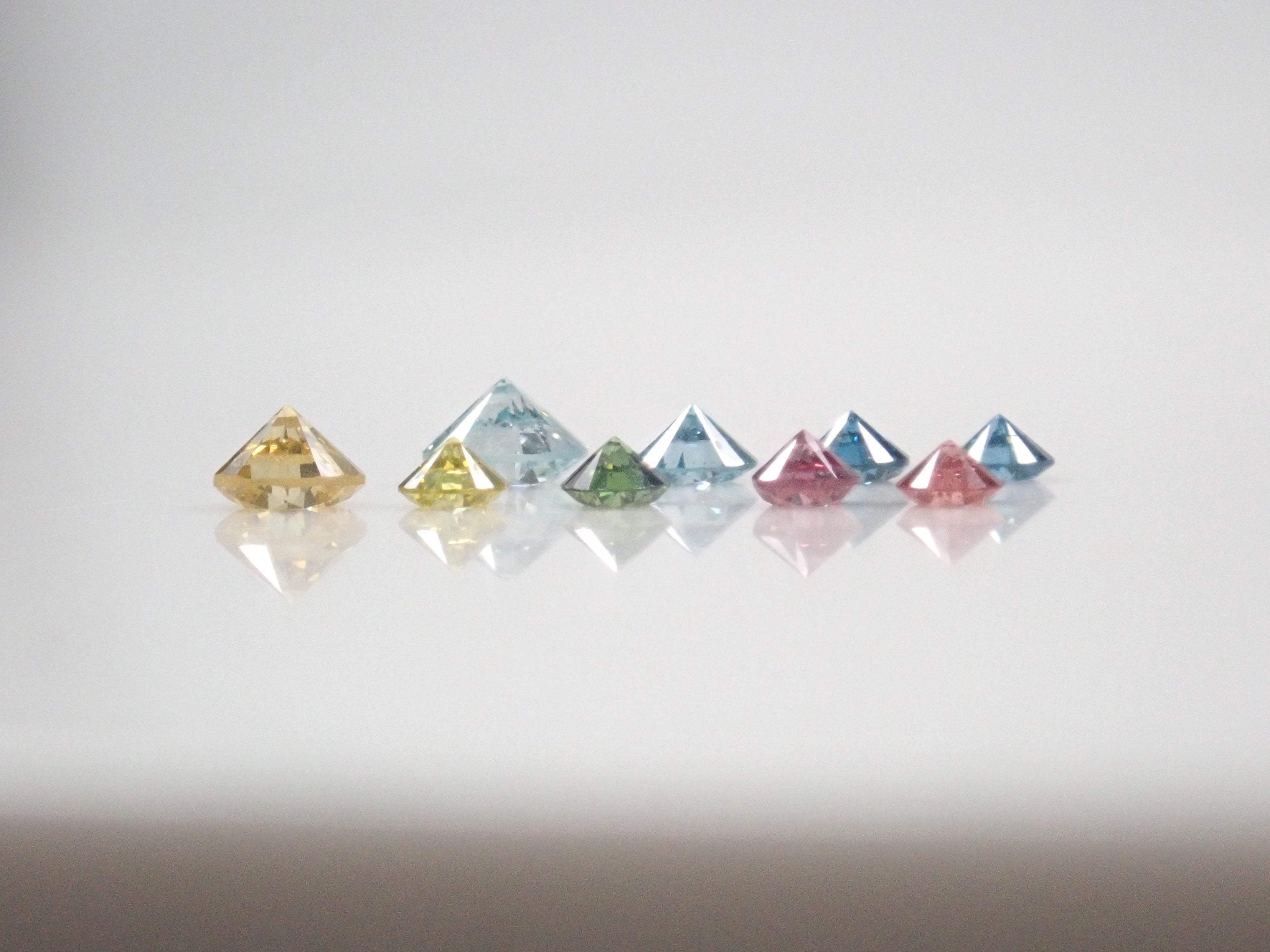 [On sale at 22:00 on 2/24] {Limited to 9 stones} Diamond Gacha💎 1 loose treated diamond (ice blue, purple, etc. / 1.7-3.0mm) {Multiple purchase discount available}