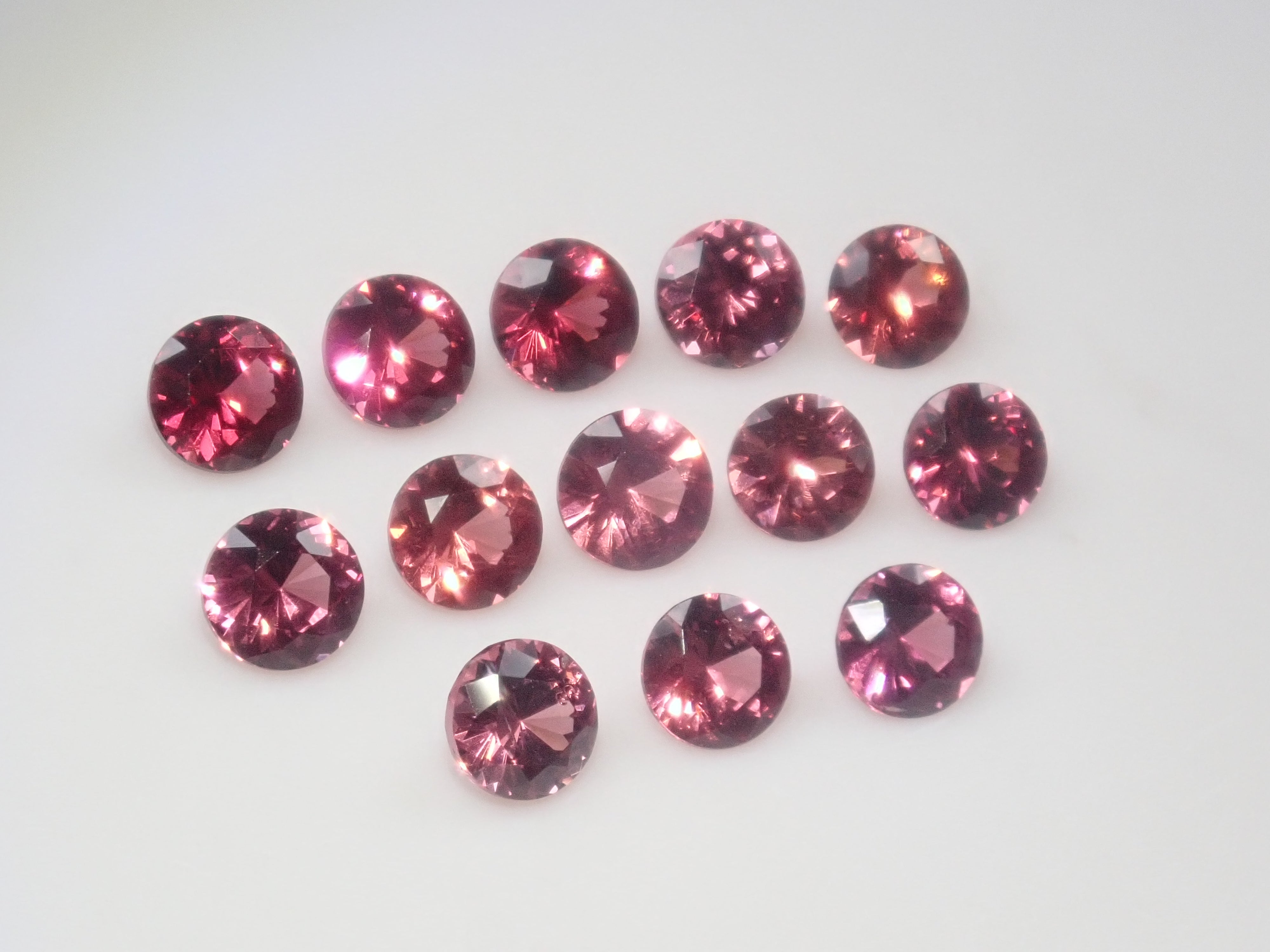 【2/15 22時販売】《限定13石》スリランカ産ロードライトガーネット3.5mm1石ルース（サンジェ氏カット）《複数購入割引有》