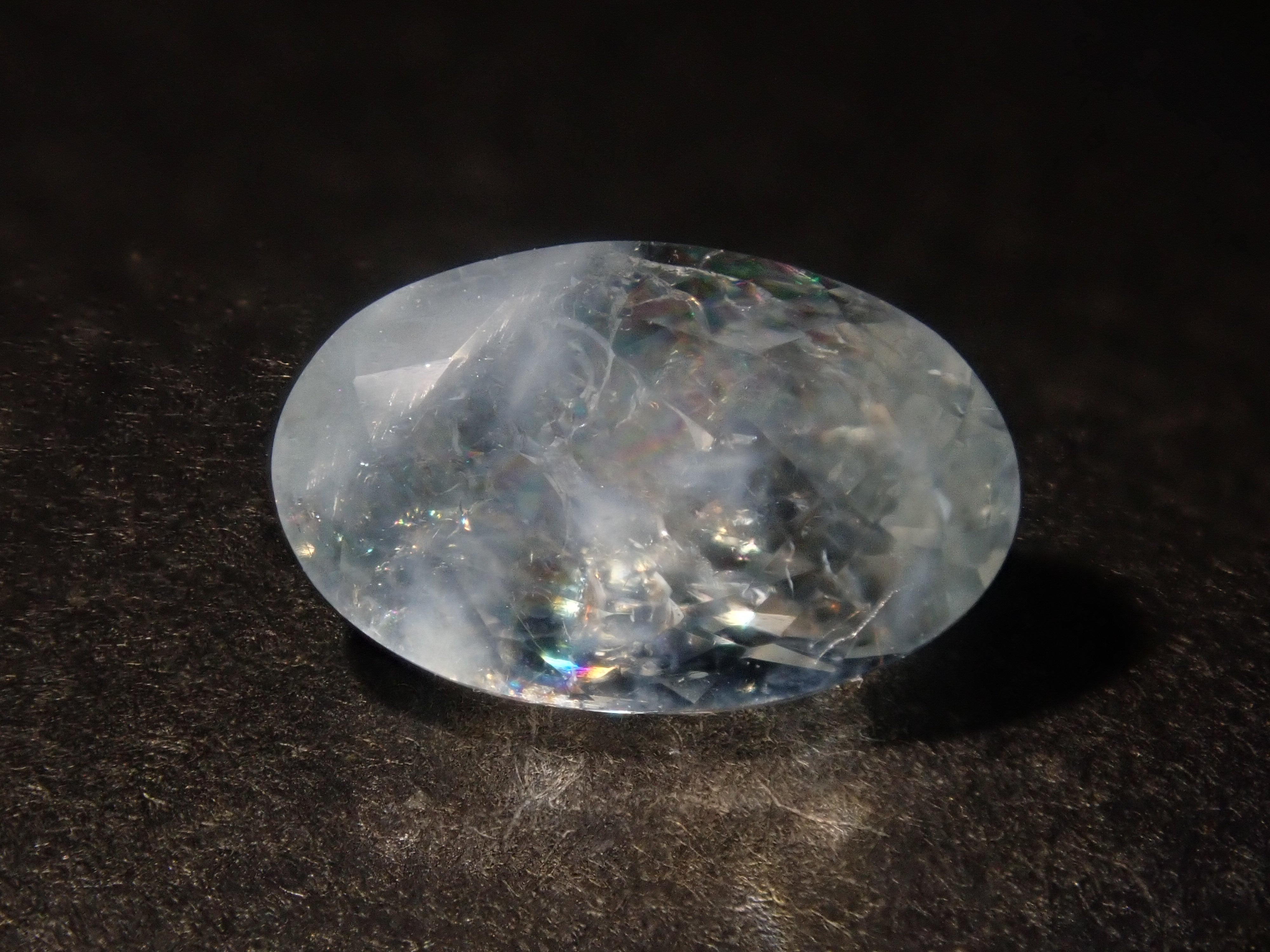 [Available at 10 PM on August 13th] [Limited to 9 stones] One loose Brazilian rainbow aquamarine (oval cut, average 0.8 carats) [Multiple purchase discounts available]