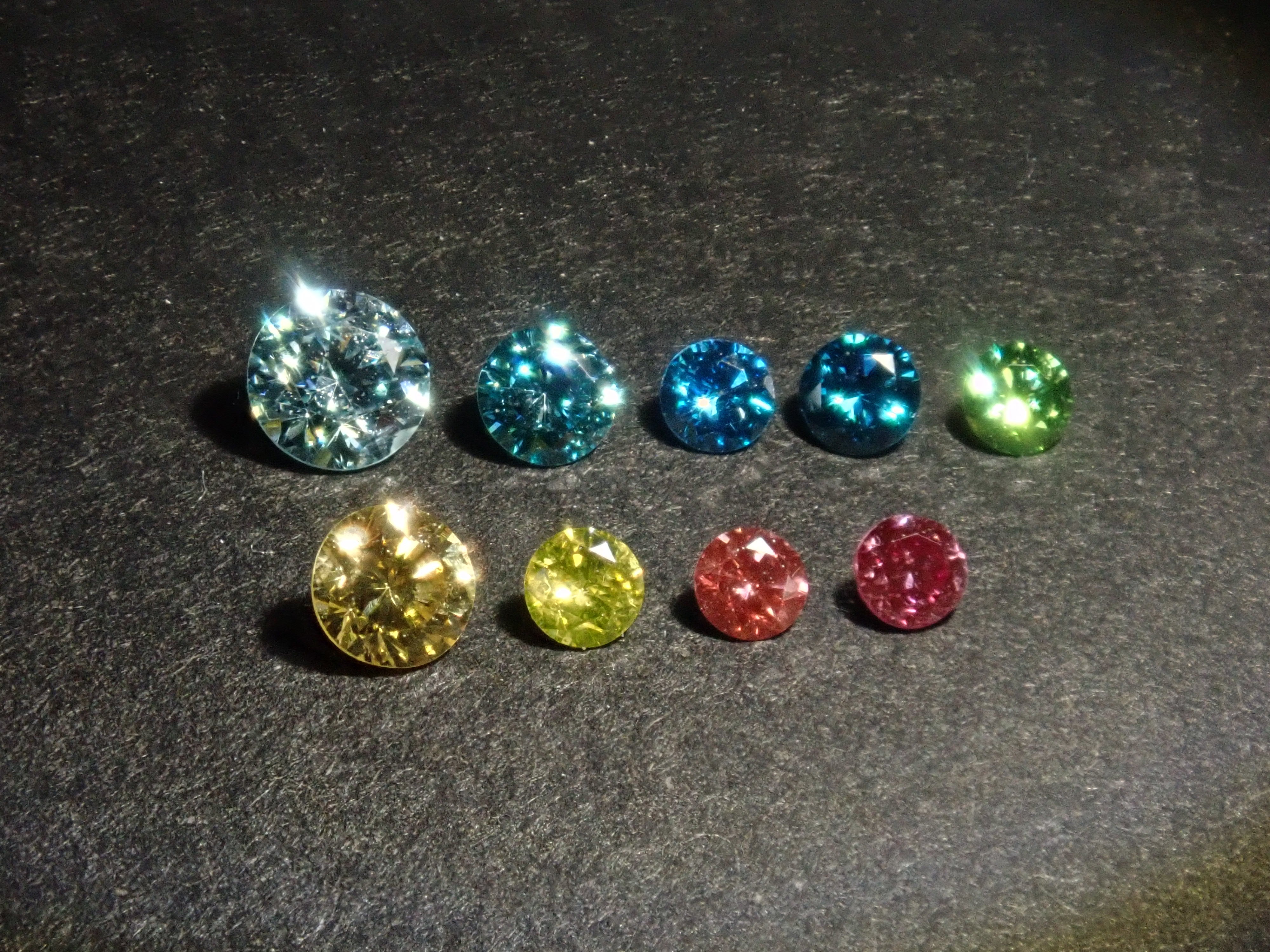 [On sale at 22:00 on 2/24] {Limited to 9 stones} Diamond Gacha💎 1 loose treated diamond (ice blue, purple, etc. / 1.7-3.0mm) {Multiple purchase discount available}