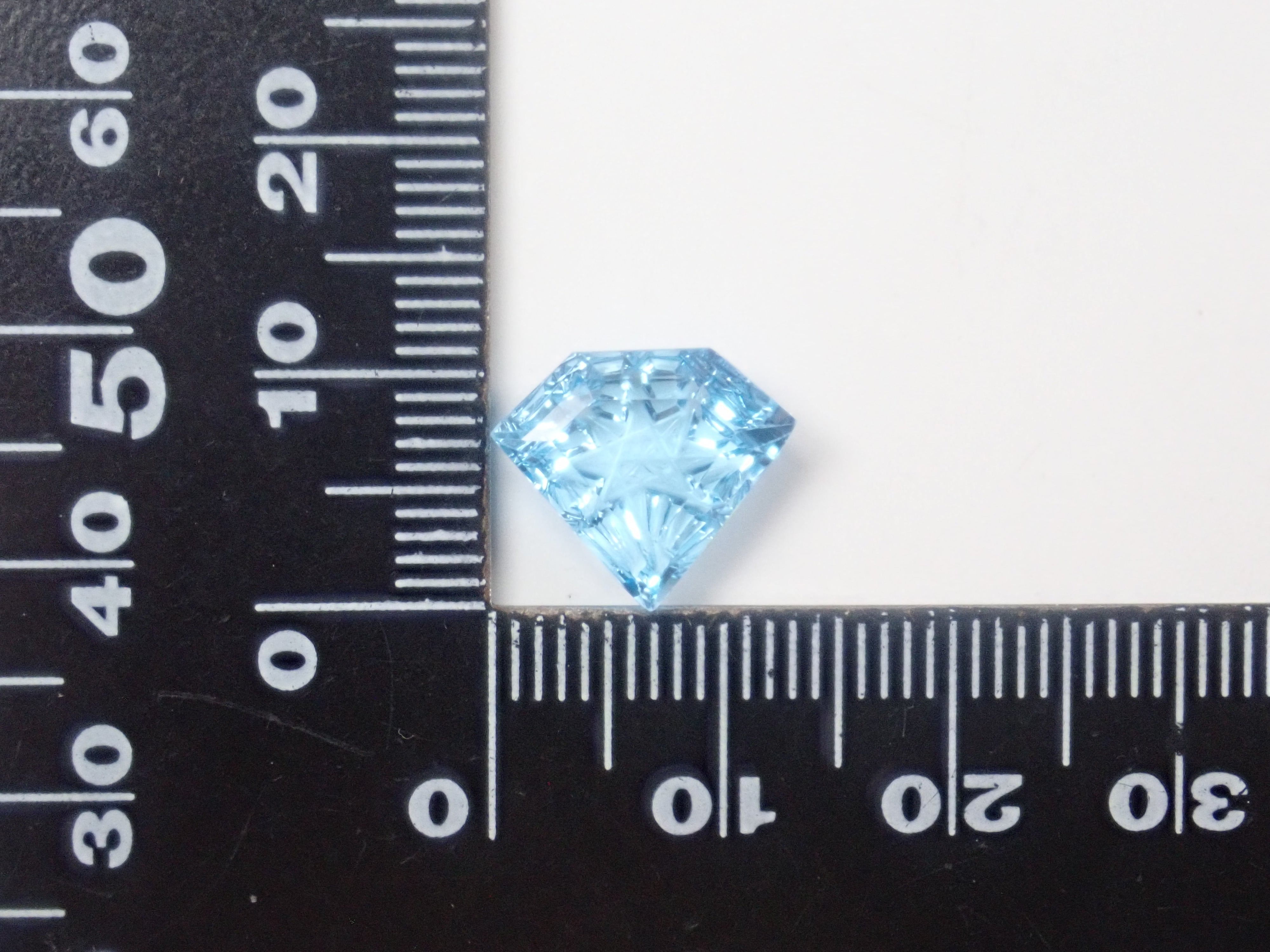 【5/4  22時販売】《限定12石》通常35,800円の甲州貴石切子plusthree「暁」が当たるトパーズガチャ（インペリアルトパーズ含む）《複数購入割引有》