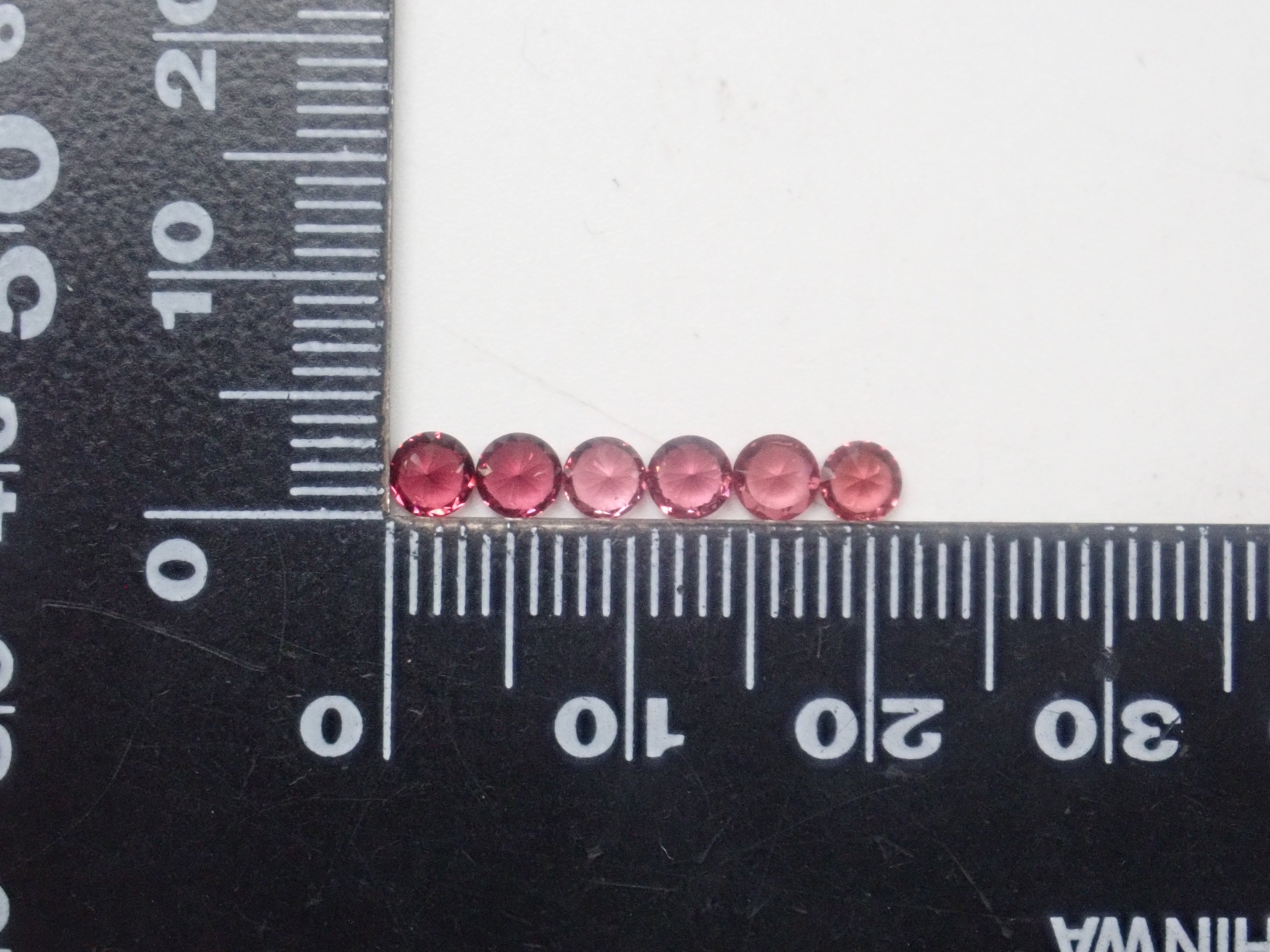 【2/15 22時販売】《限定13石》スリランカ産ロードライトガーネット3.5mm1石ルース（サンジェ氏カット）《複数購入割引有》