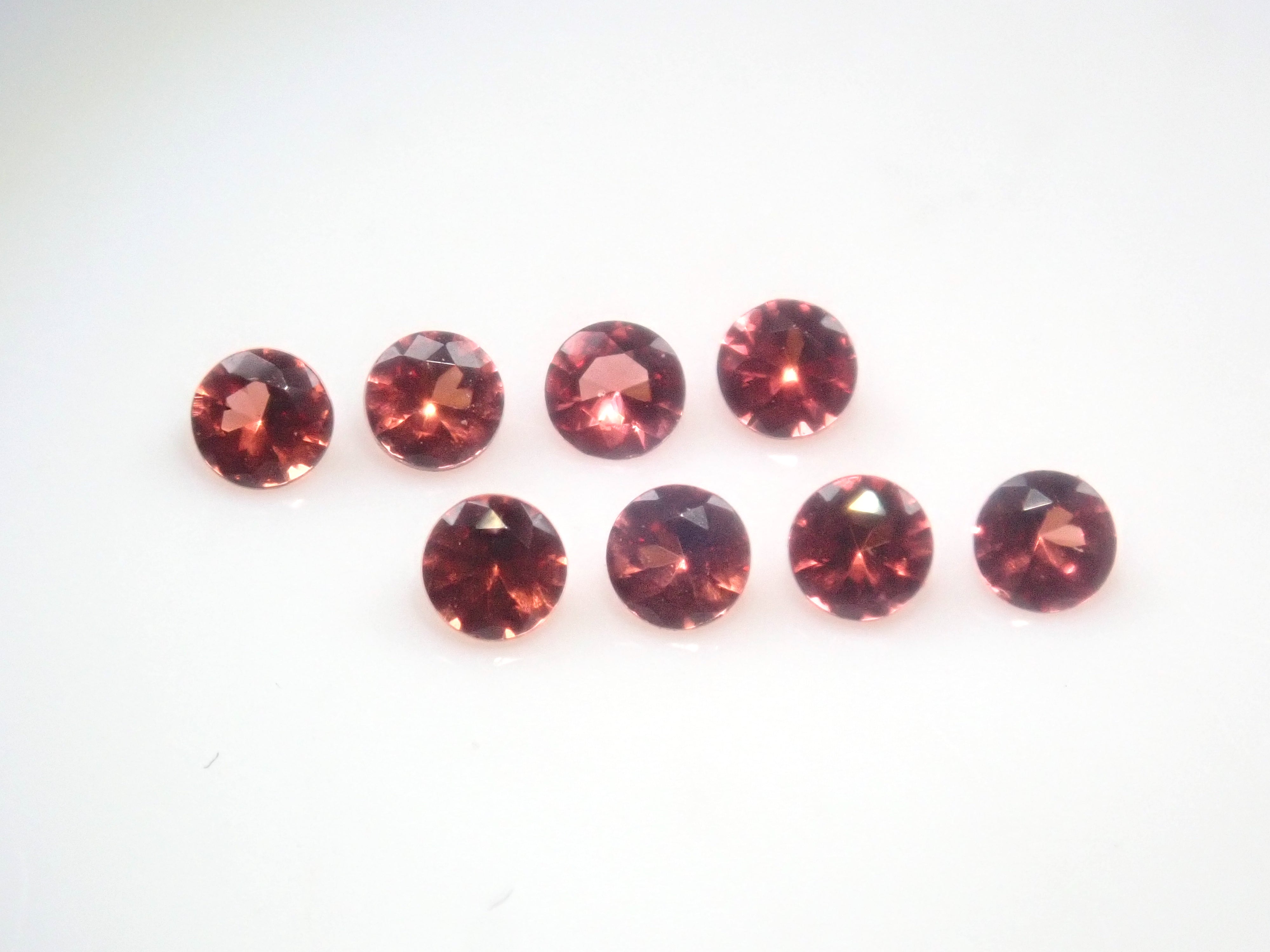 サンジェ氏カットのアメジスト1石(5.0-5.5mm、特殊カットのラウンド