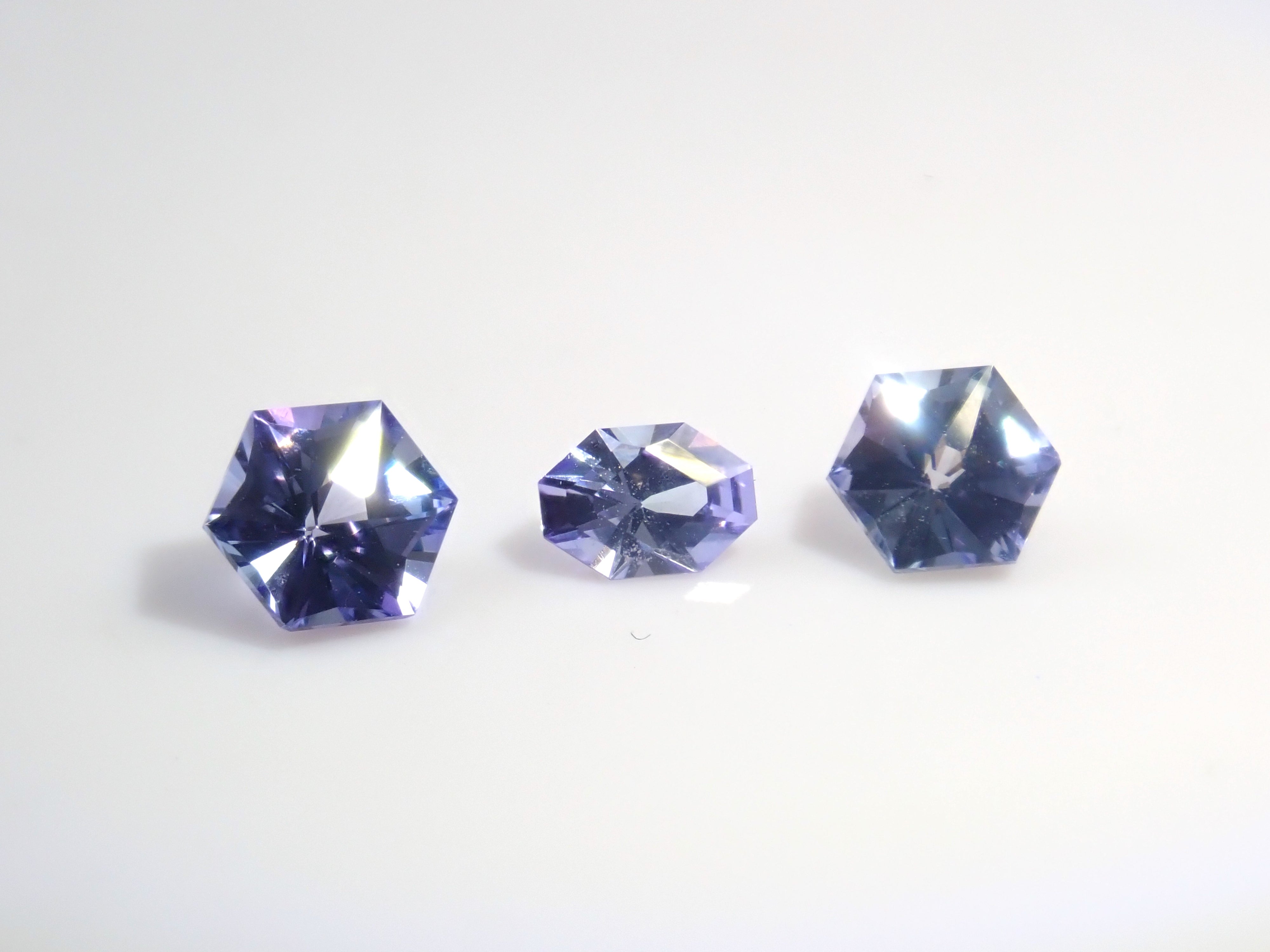 【10/27 22時販売】タンザニア産タンザナイト原石・ルース2石セット（平均3.3ct,特殊カット）《複数購入割引有》