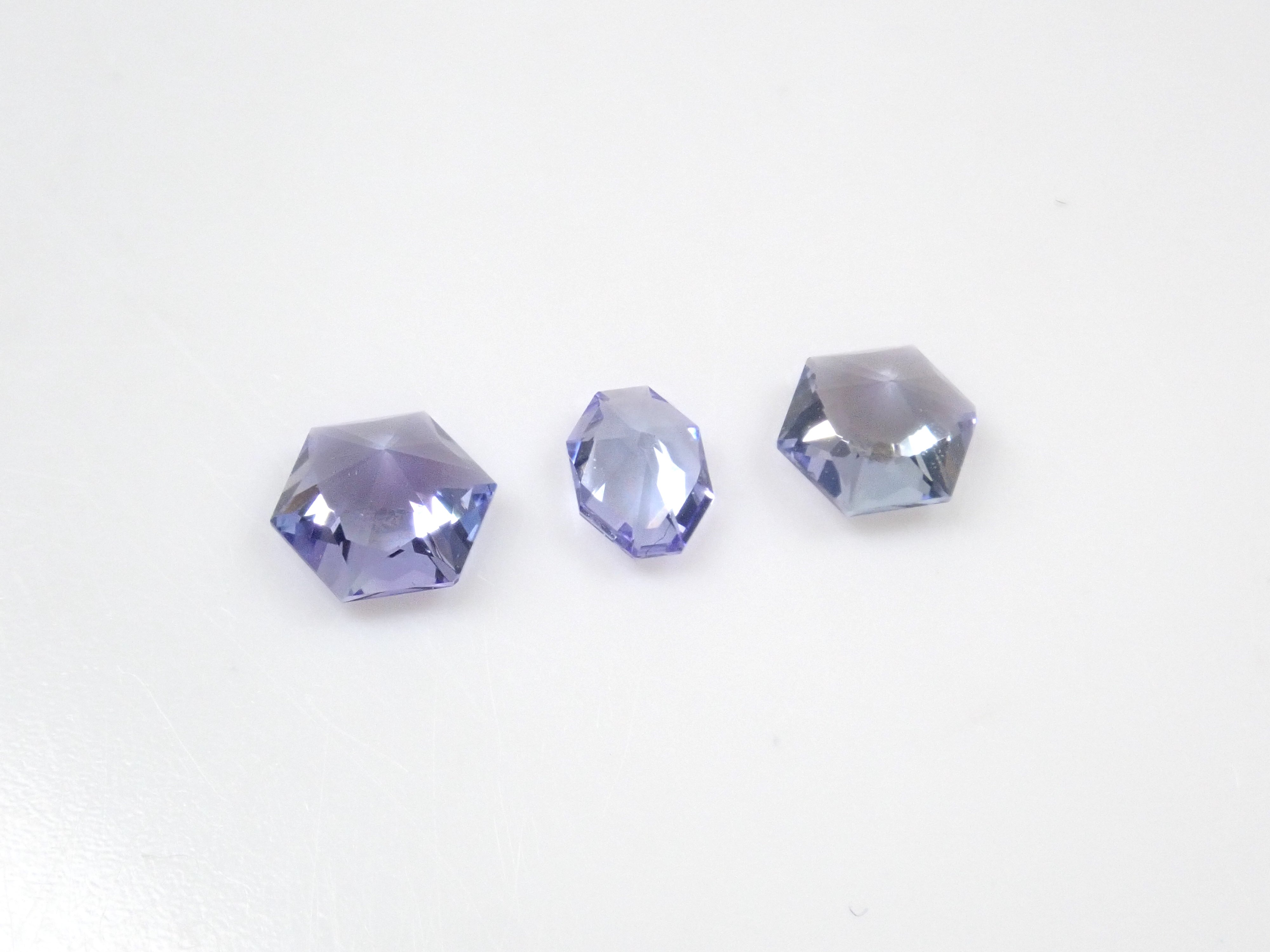 【10/27 22時販売】タンザニア産タンザナイト原石・ルース2石セット（平均3.3ct,特殊カット）《複数購入割引有》