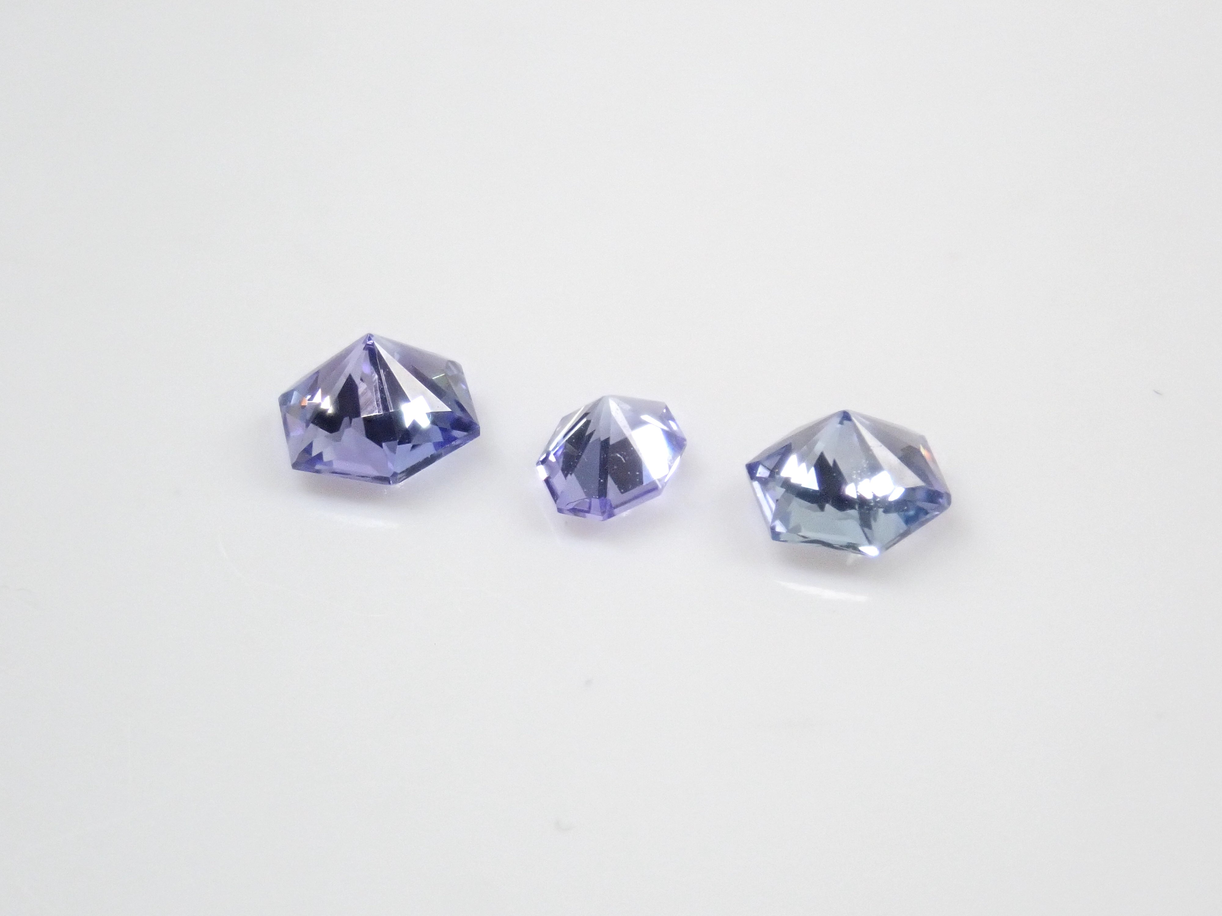 【10/27 22時販売】タンザニア産タンザナイト原石・ルース2石セット（平均3.3ct,特殊カット）《複数購入割引有》