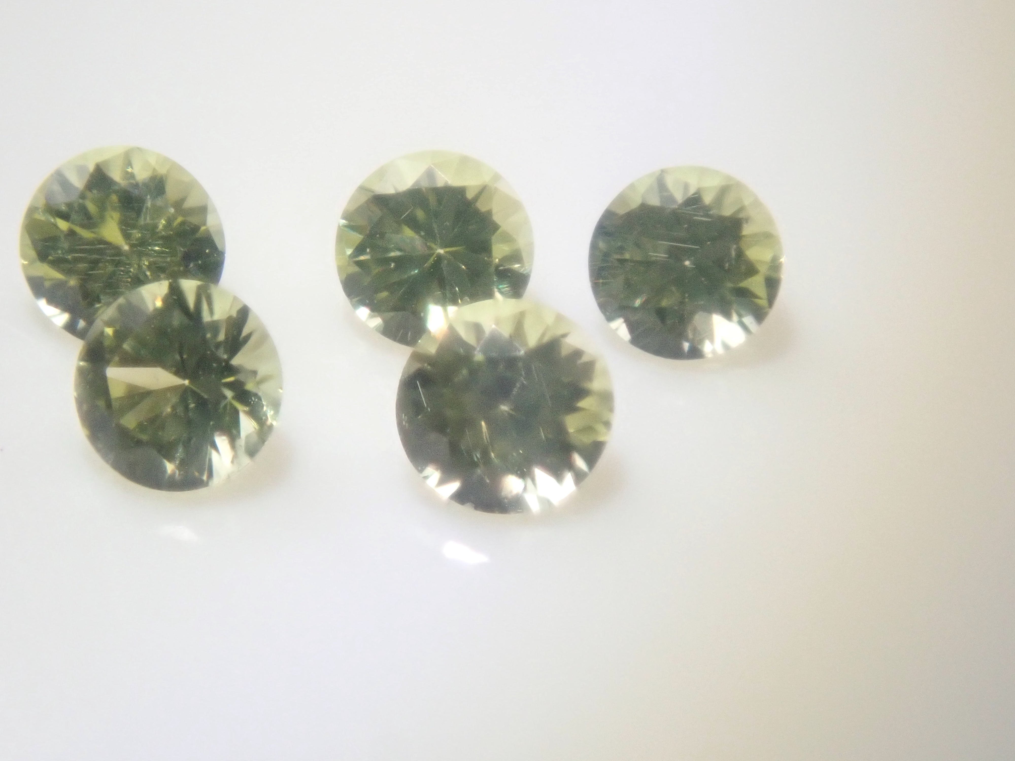 [On sale May 23rd at 10 PM] "Limited 9 Stones - Shinjuku Pop-Up Celebration" All stones with Central Gem Laboratory sorting (3.0-3.5mm, VS-SI clarity) "Multiple purchase discount available"