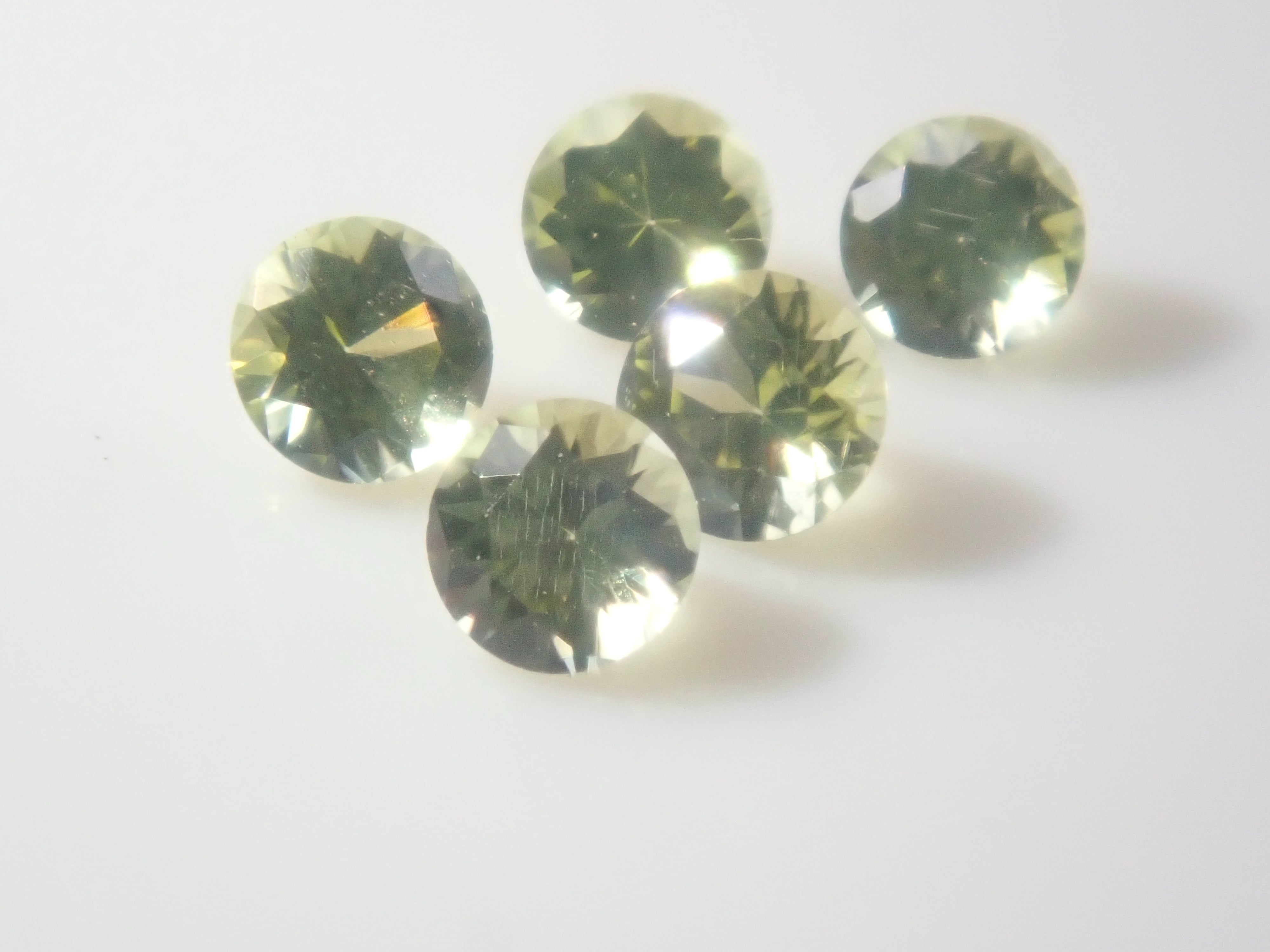 [On sale May 23rd at 10 PM] "Limited 9 Stones - Shinjuku Pop-Up Celebration" All stones with Central Gem Laboratory sorting (3.0-3.5mm, VS-SI clarity) "Multiple purchase discount available"