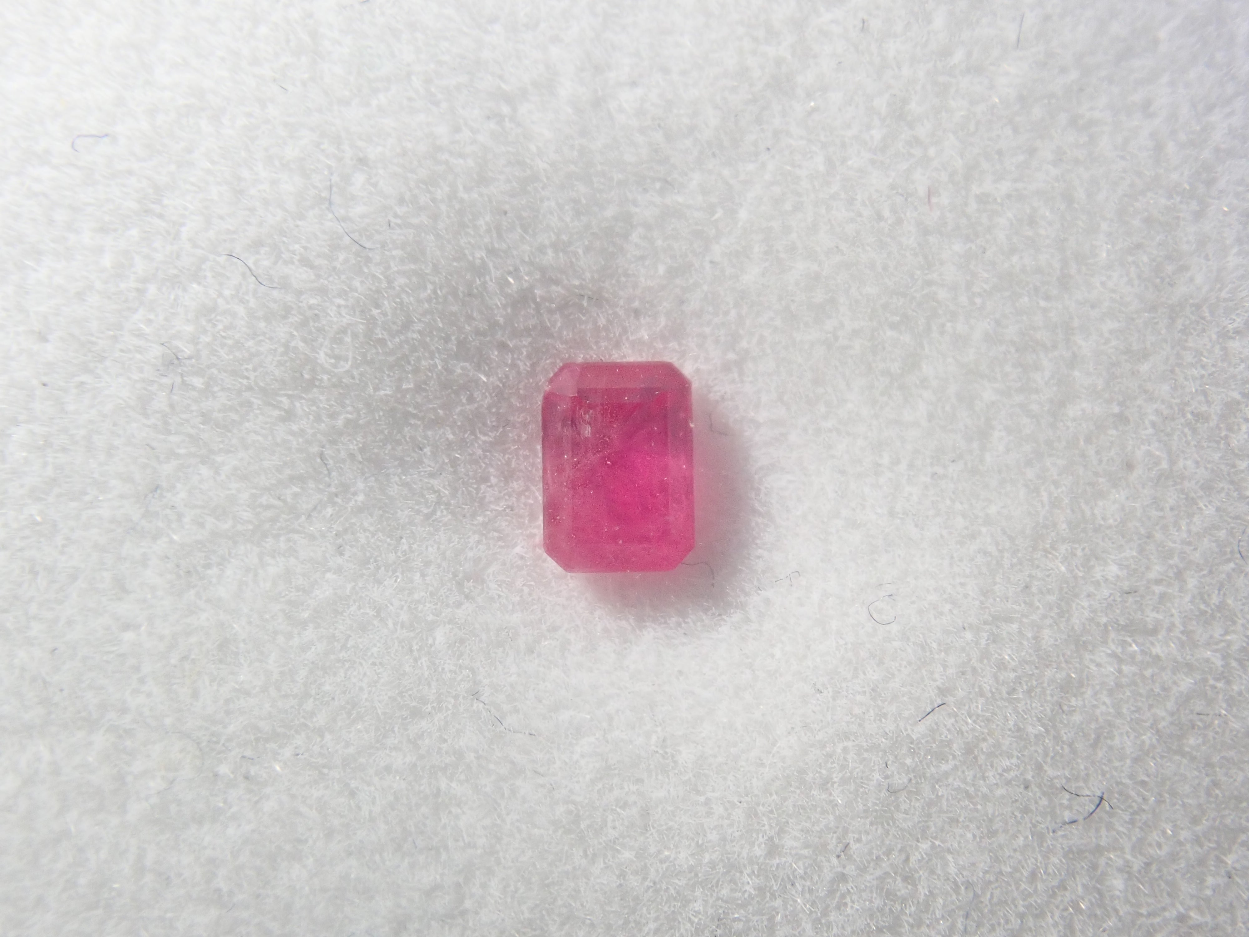 {六月活動限量版} 稀有寶石 Gacha💎 帕帕拉恰藍寶石 0.3ct+ 附證書、藍錐礦、紅色綠柱石等散石，每顆寶石售價 1 顆 {可享多顆購買折扣}