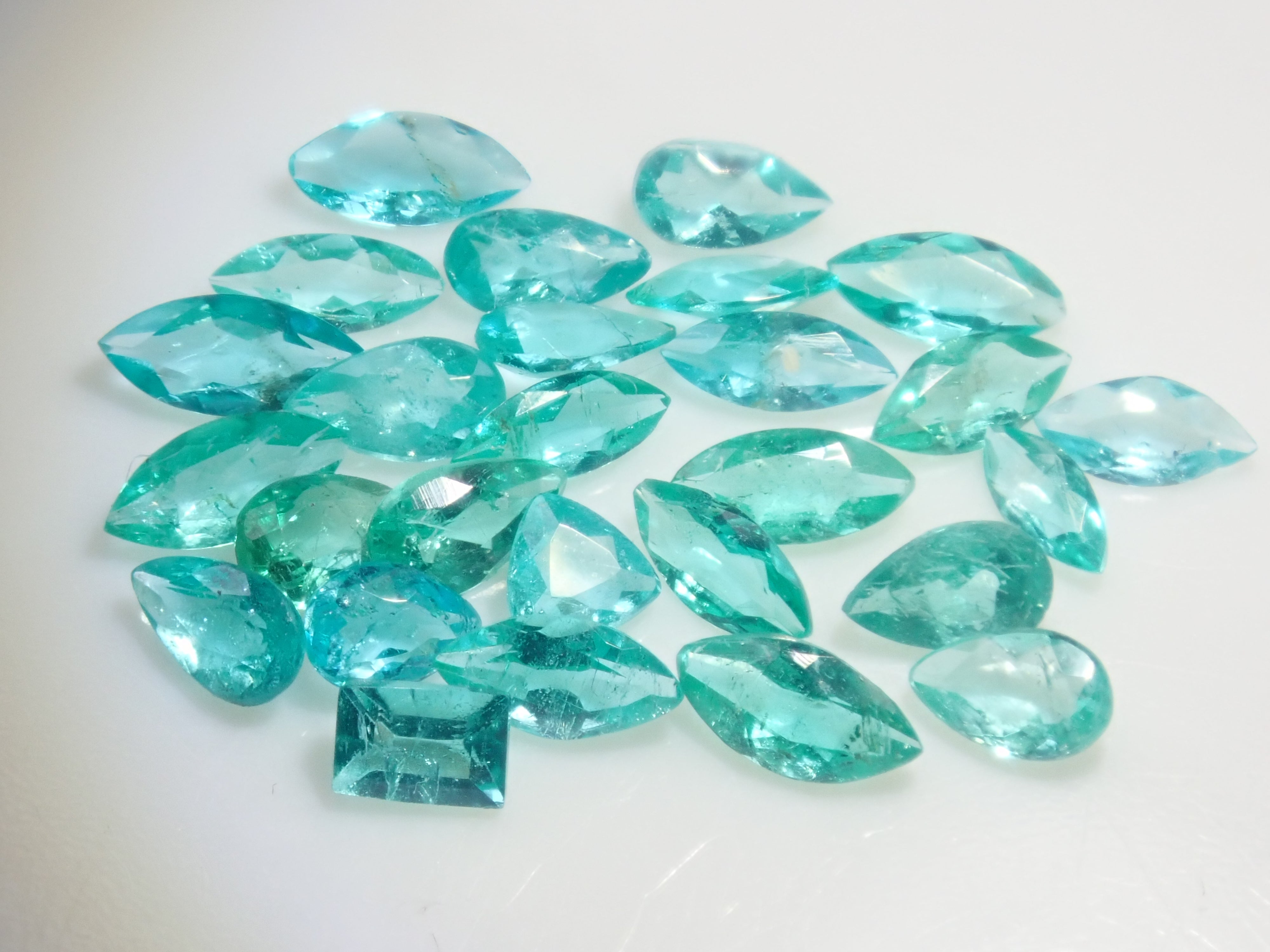 非加熱ブラジル産パライバトルマリン3石含むパライバトルマリン