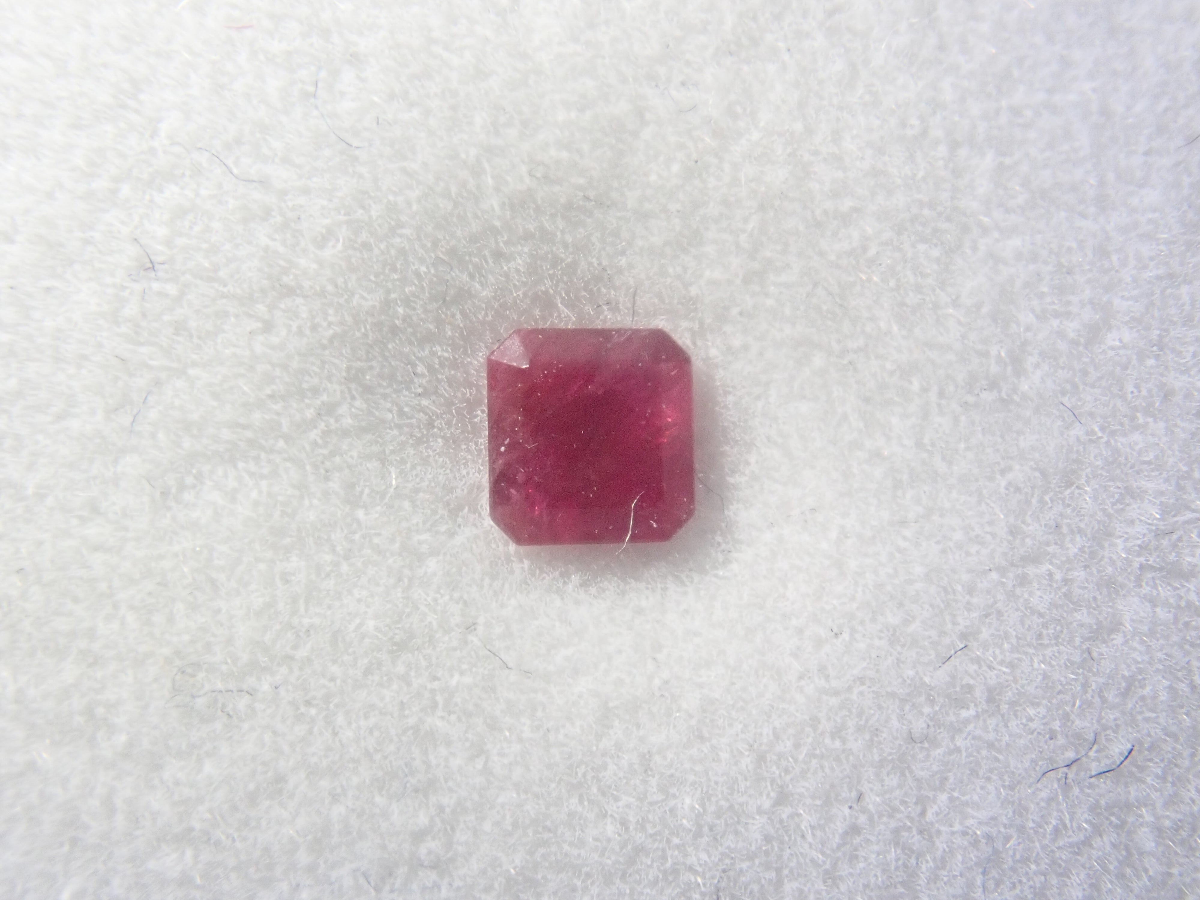 {六月活動限量版} 稀有寶石 Gacha💎 帕帕拉恰藍寶石 0.3ct+ 附證書、藍錐礦、紅色綠柱石等散石，每顆寶石售價 1 顆 {可享多顆購買折扣}