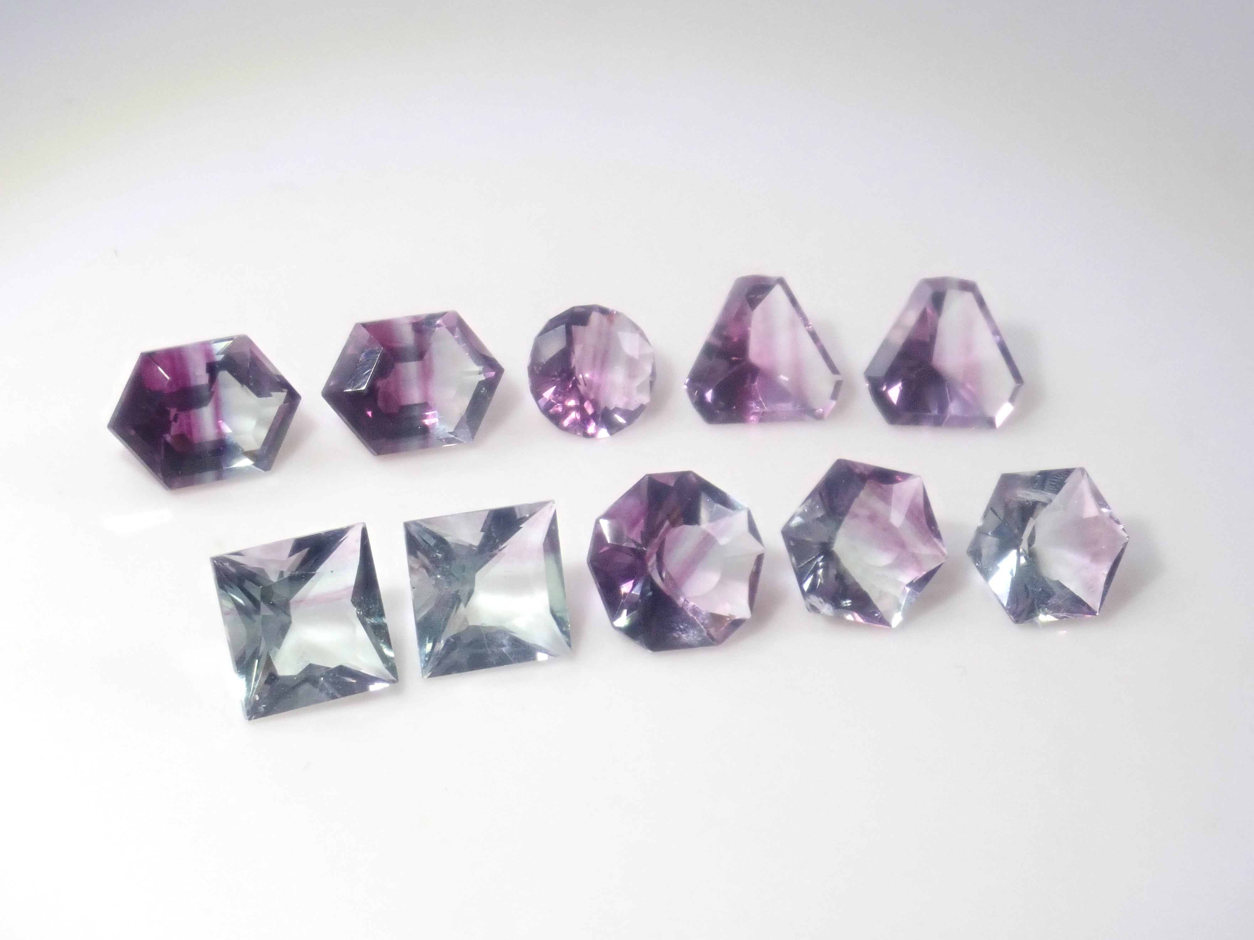 [6/ 10 PM JST Release] 《Limited to 11 Stones》Bicolor Gemstone Gacha featuring Paraiba Tourmaline and Euclase 《Bulk Purchase Discount Available》