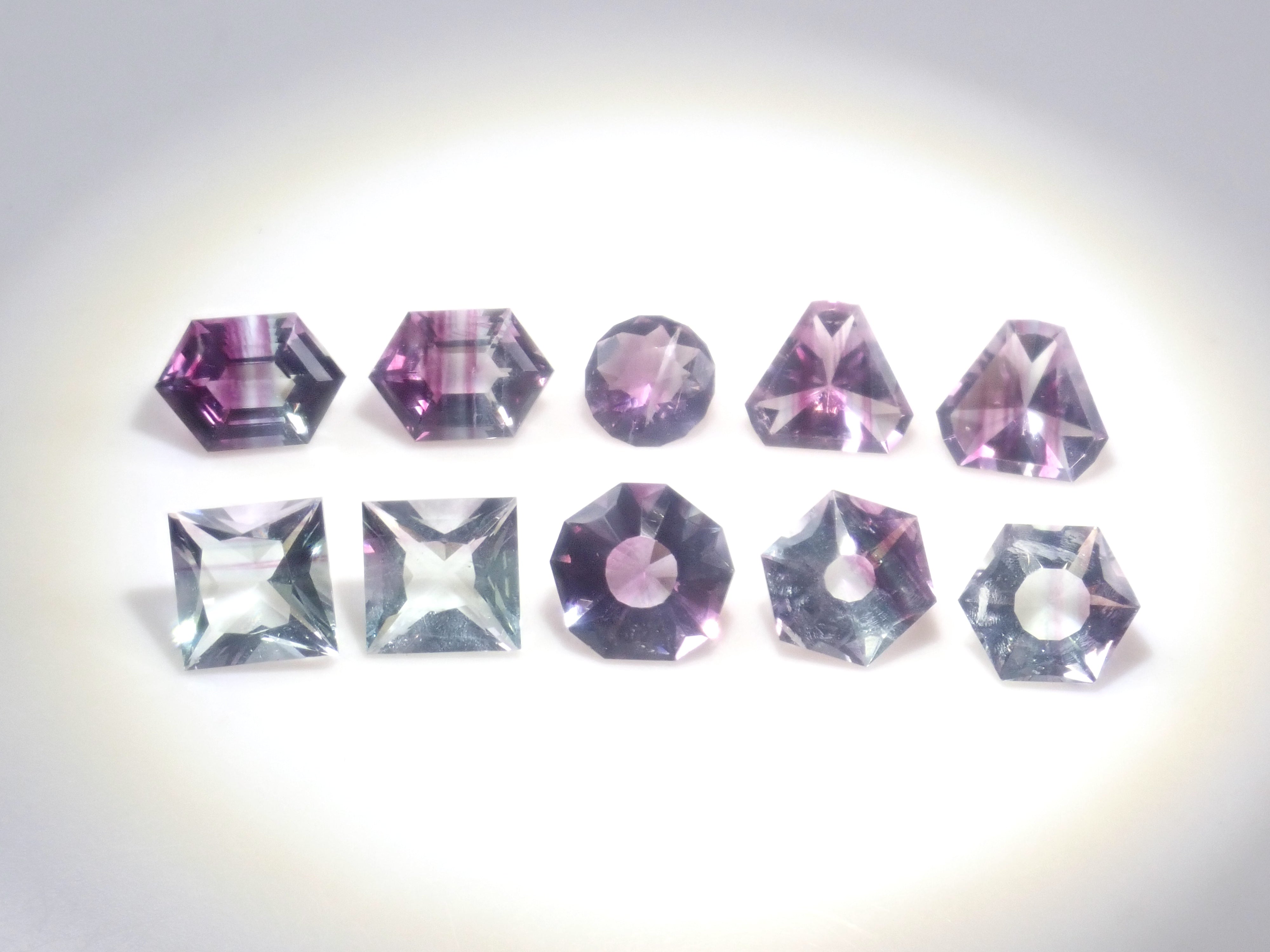 [6/ 10 PM JST Release] 《Limited to 11 Stones》Bicolor Gemstone Gacha featuring Paraiba Tourmaline and Euclase 《Bulk Purchase Discount Available》