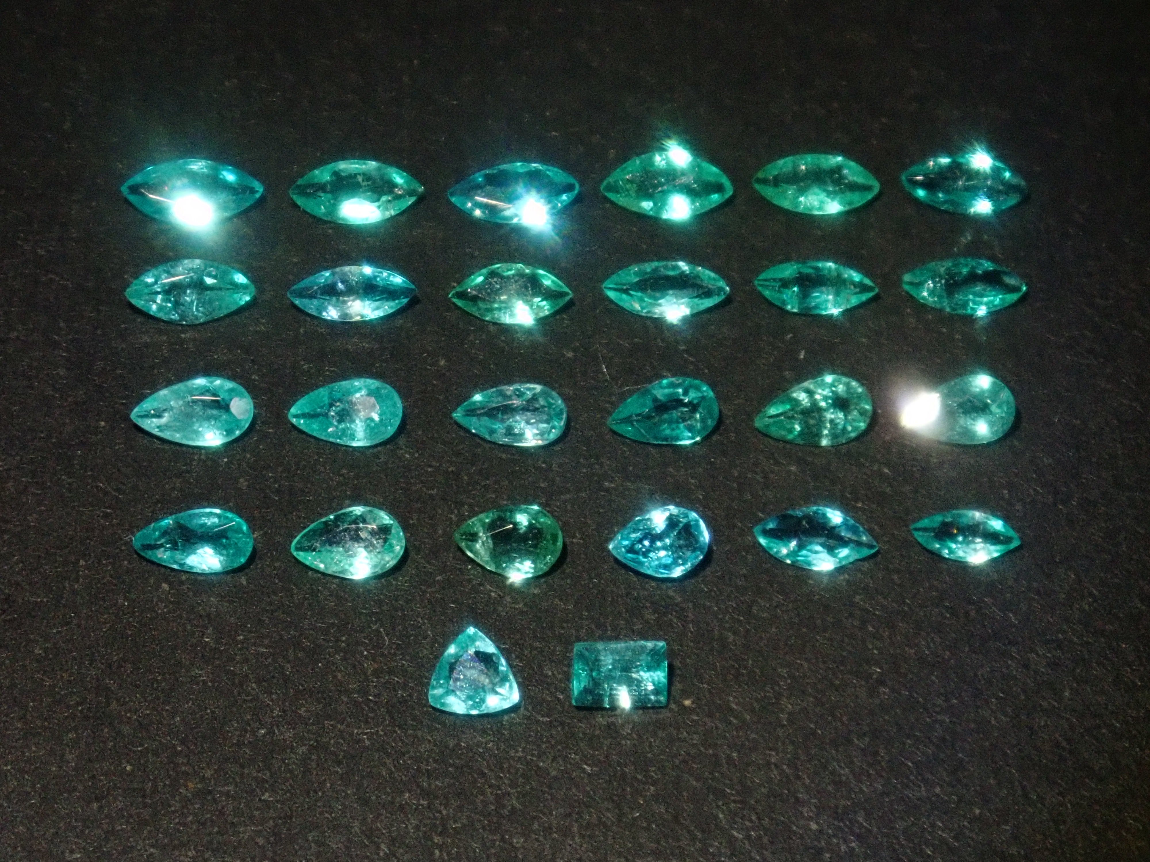 非加熱　パライバトルマリンルース　バイカラー　バターリャ産　0.26ct