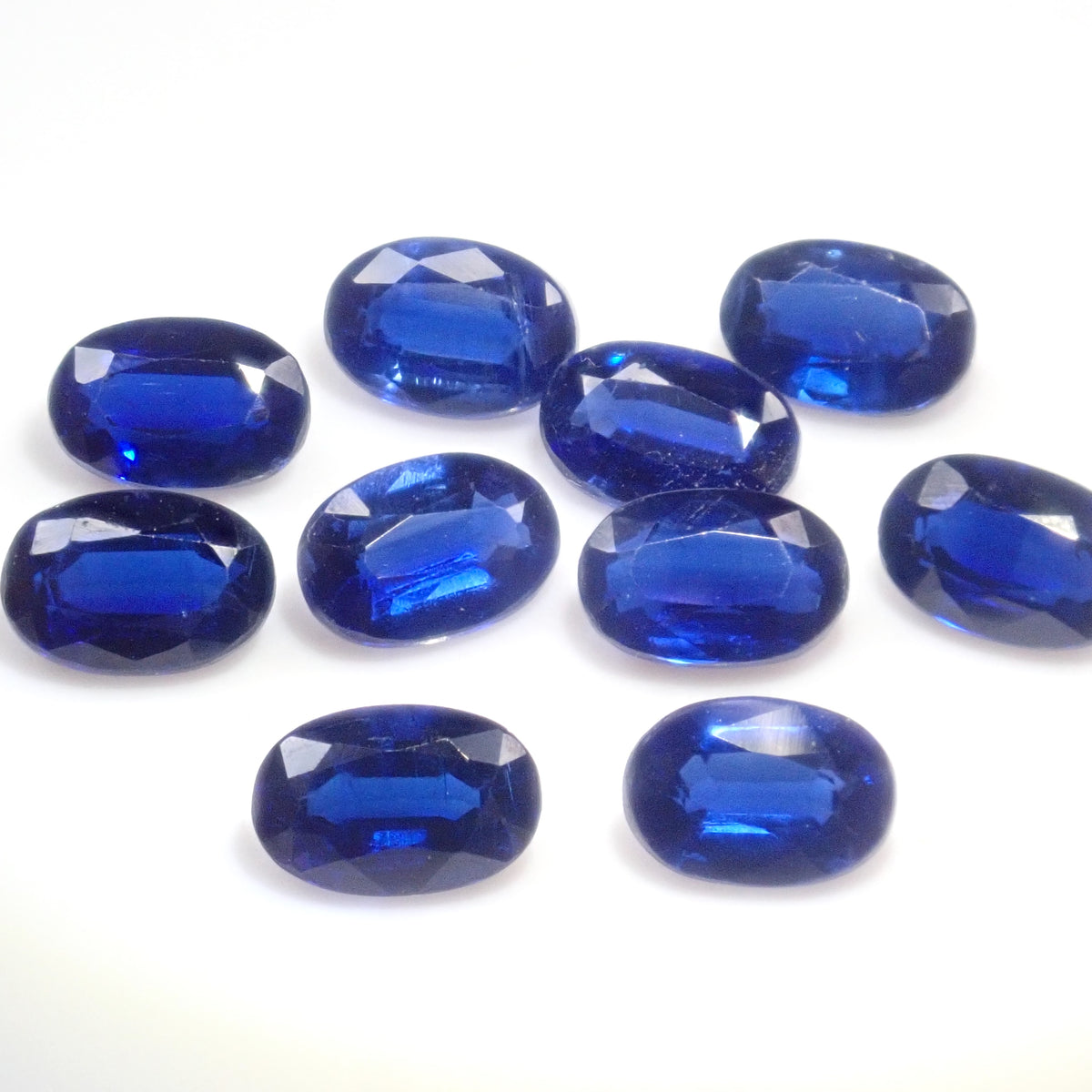 ネパール産カイヤナイト1石ルース（ロイヤルブルーカラー,4×6mm）