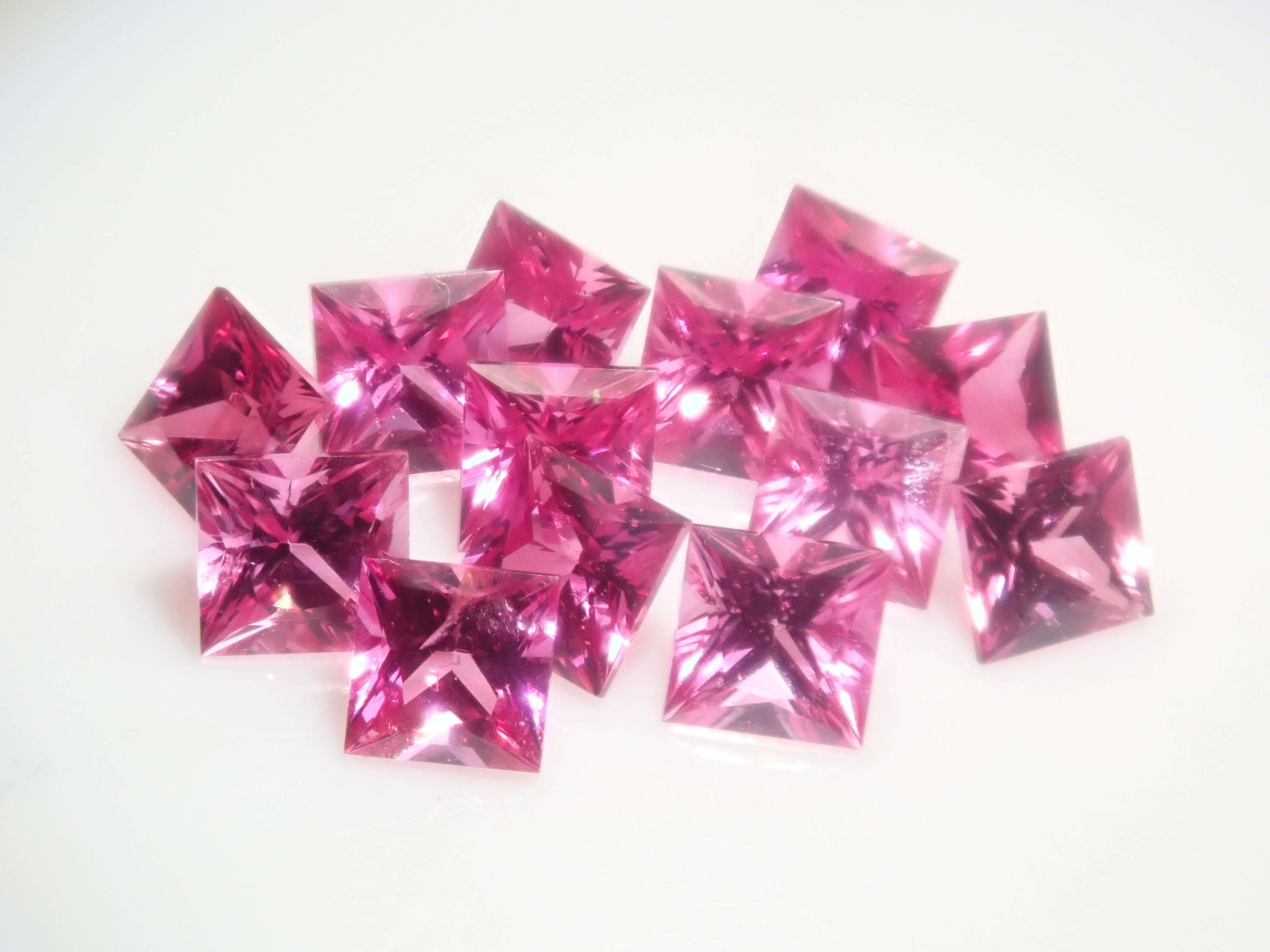 【2/1 22時販売】《限定15石》赤色ガチャ💎通常55,800円の非加熱ピジョンブラッドルビーAIGS鑑別書付きやホットピンクサファイアなど（さらにサンジェ氏新作サファイアおまけ）《複数購入割引有》