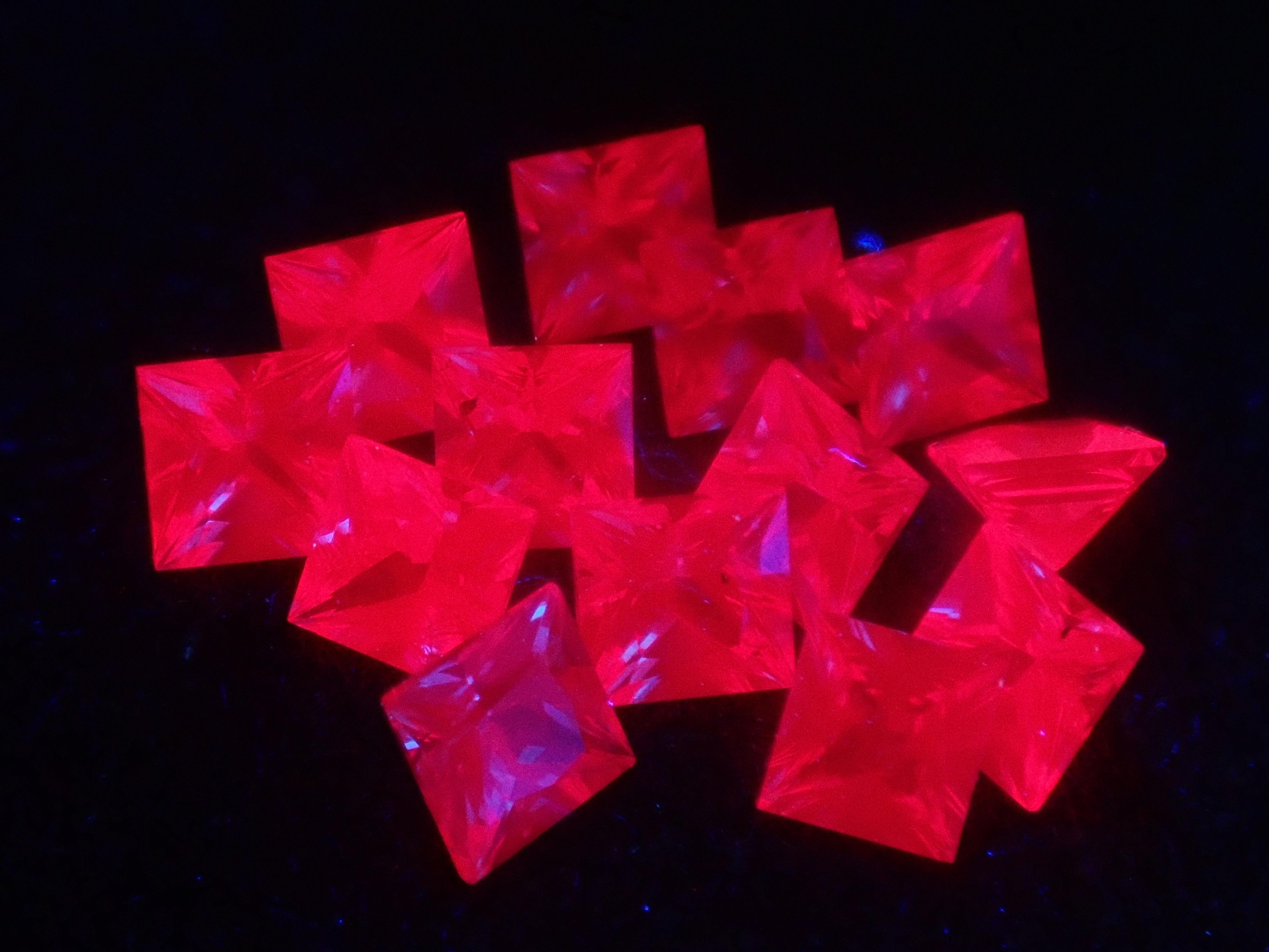 【2/1 22時販売】《限定15石》赤色ガチャ💎通常55,800円の非加熱ピジョンブラッドルビーAIGS鑑別書付きやホットピンクサファイアなど（さらにサンジェ氏新作サファイアおまけ）《複数購入割引有》