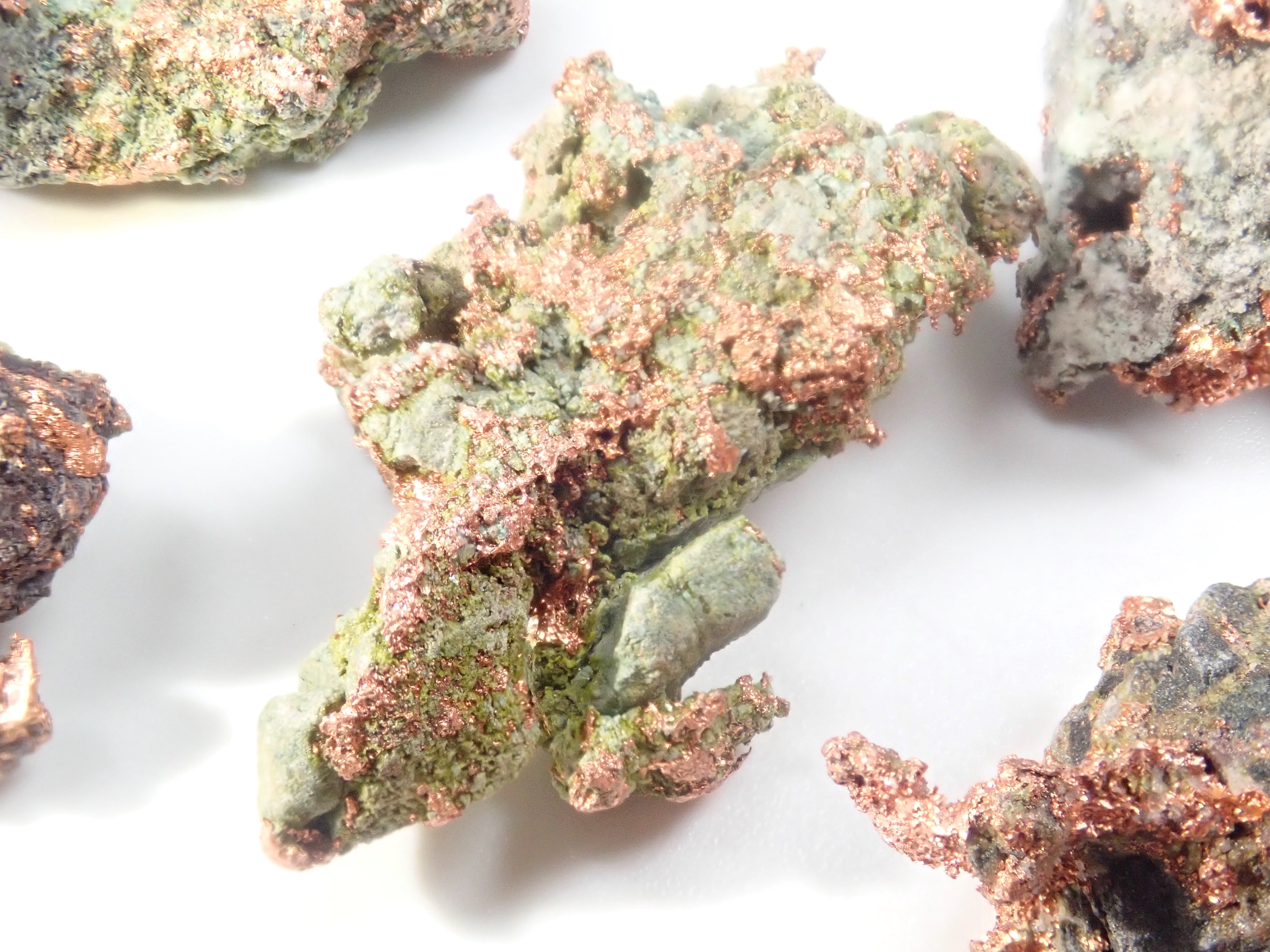 自然銅（ネイティブカッパー）1石原石（平均22ct）（《複数購入割引有》