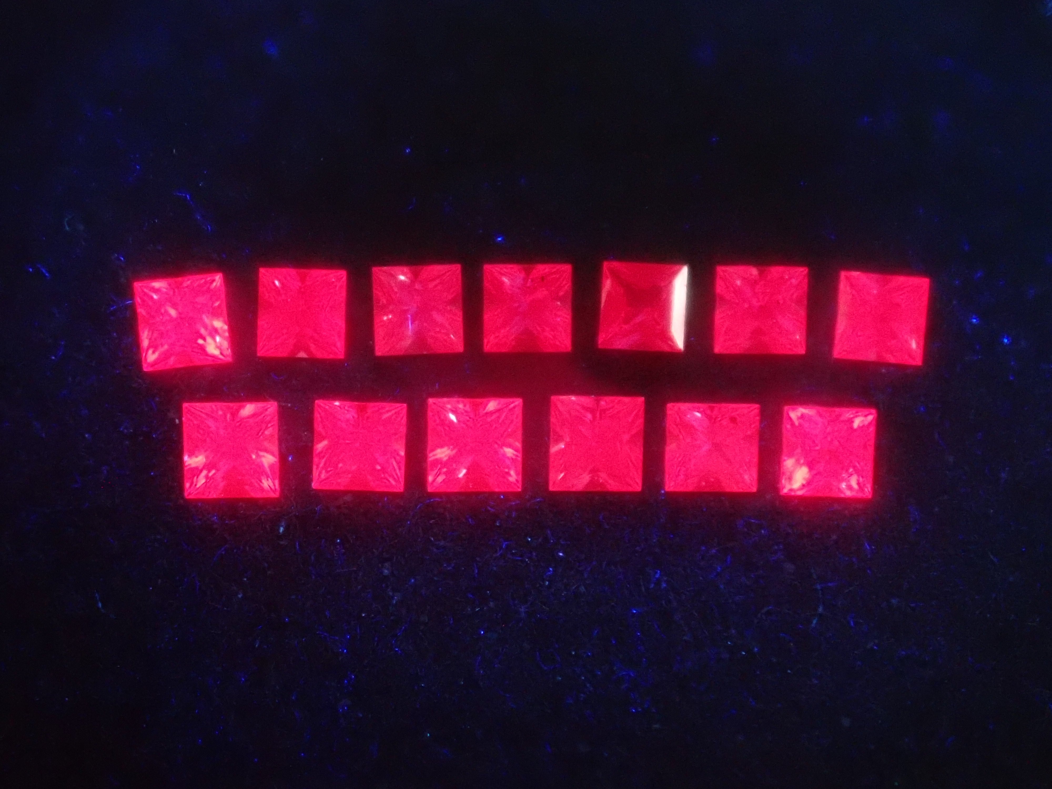 【2/1 22時販売】《限定15石》赤色ガチャ💎通常55,800円の非加熱ピジョンブラッドルビーAIGS鑑別書付きやホットピンクサファイアなど（さらにサンジェ氏新作サファイアおまけ）《複数購入割引有》