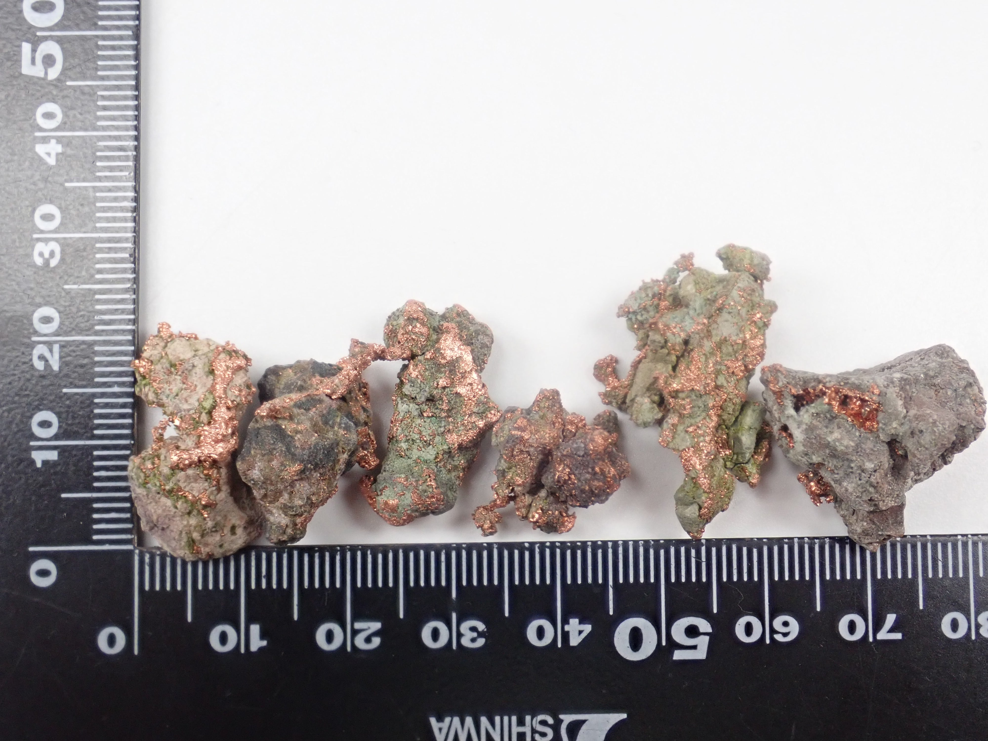 自然銅（ネイティブカッパー）1石原石（平均22ct）（《複数購入割引有》