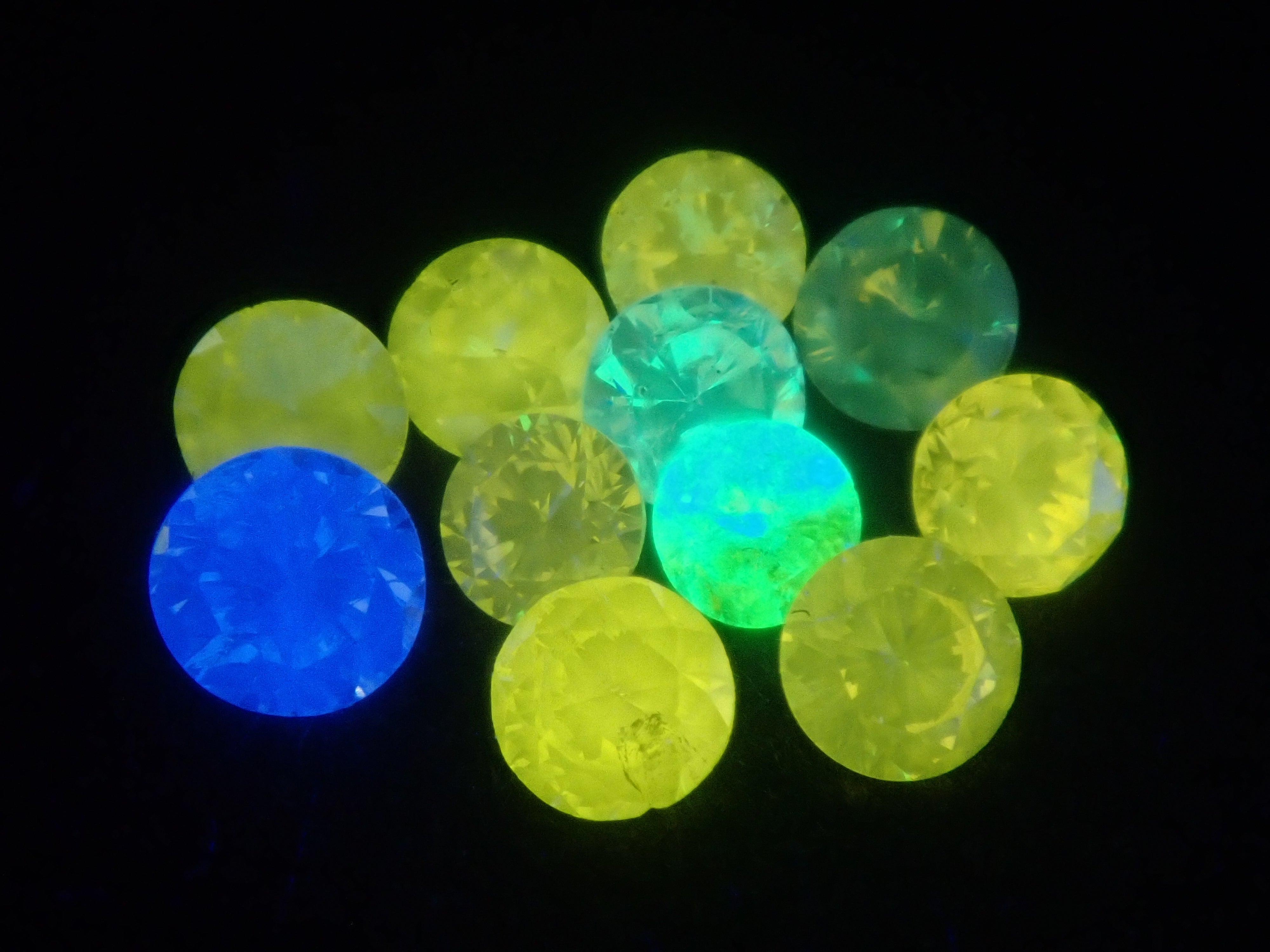 【7/20 22時販売】《限定13石》通常22,800円のFANCY VIVIDイエローダイヤモンド（ソーティング付）が当たるダイヤモンドガチャ 1石ルース《複数購入割引有》　