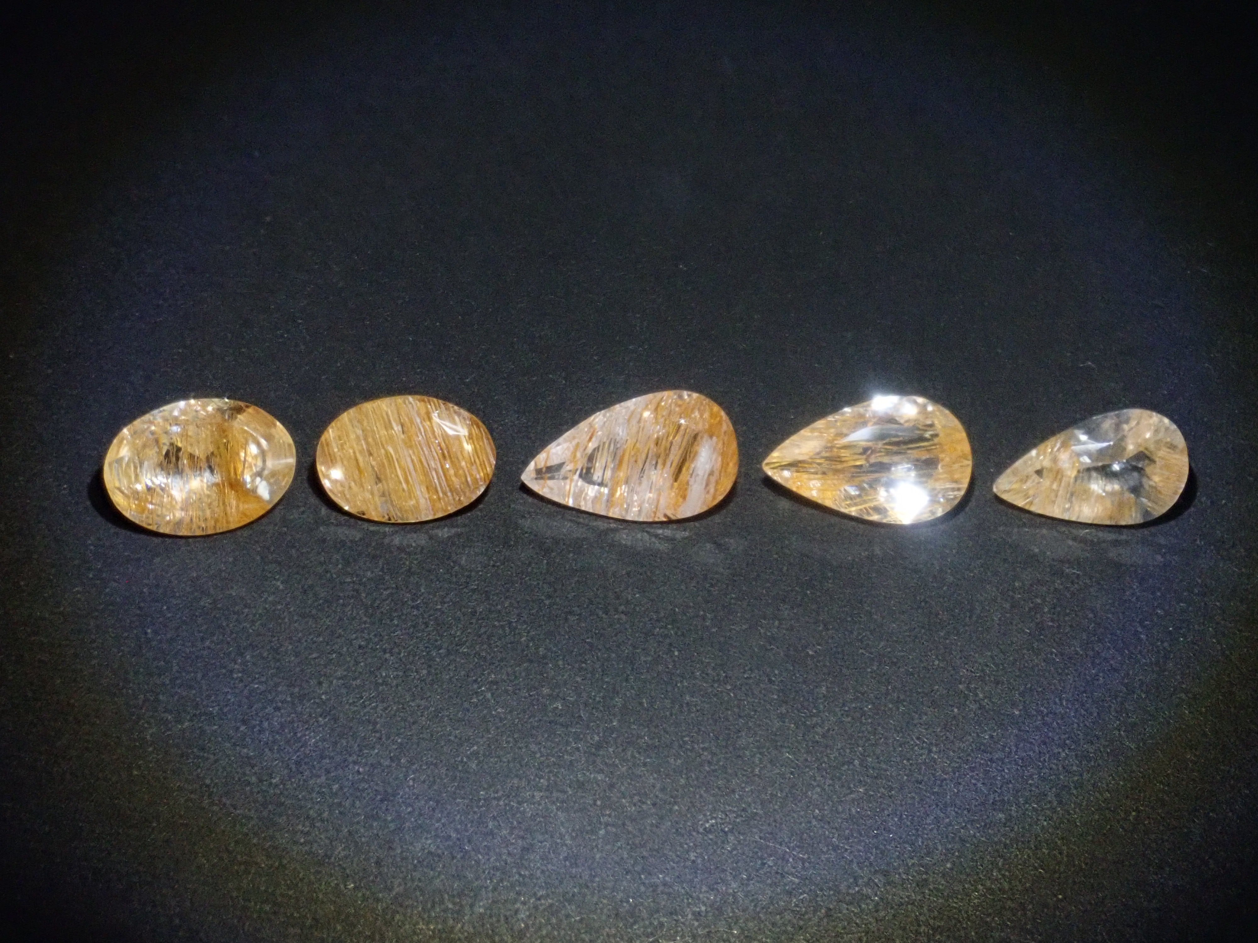 【3月14日晚間10點開賣】【圖森新品到貨 - 限量5顆】巴西褐鐵礦托帕石，平均2.8克拉【多買有優惠】