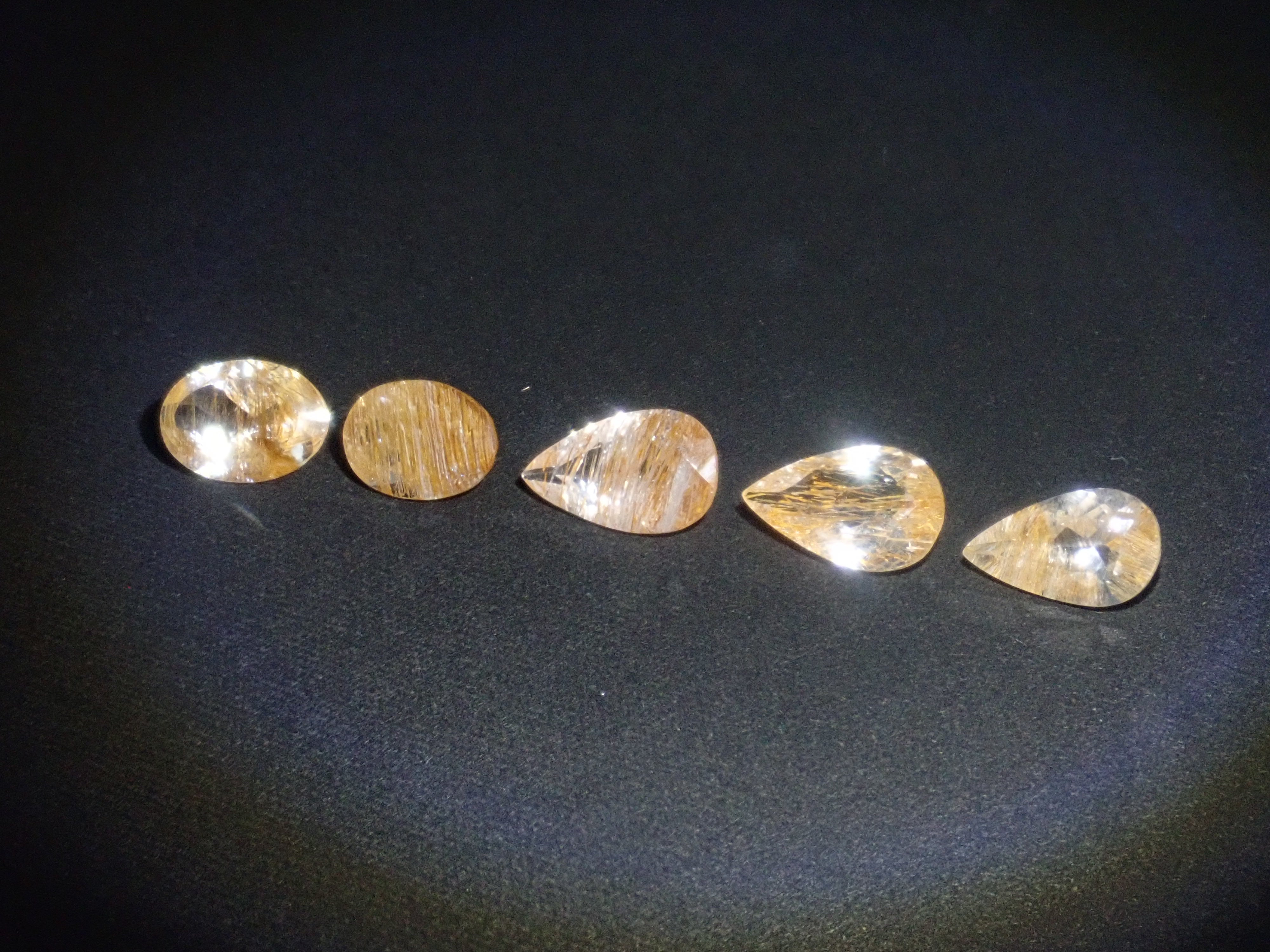 【3月14日晚間10點開賣】【圖森新品到貨 - 限量5顆】巴西褐鐵礦托帕石，平均2.8克拉【多買有優惠】