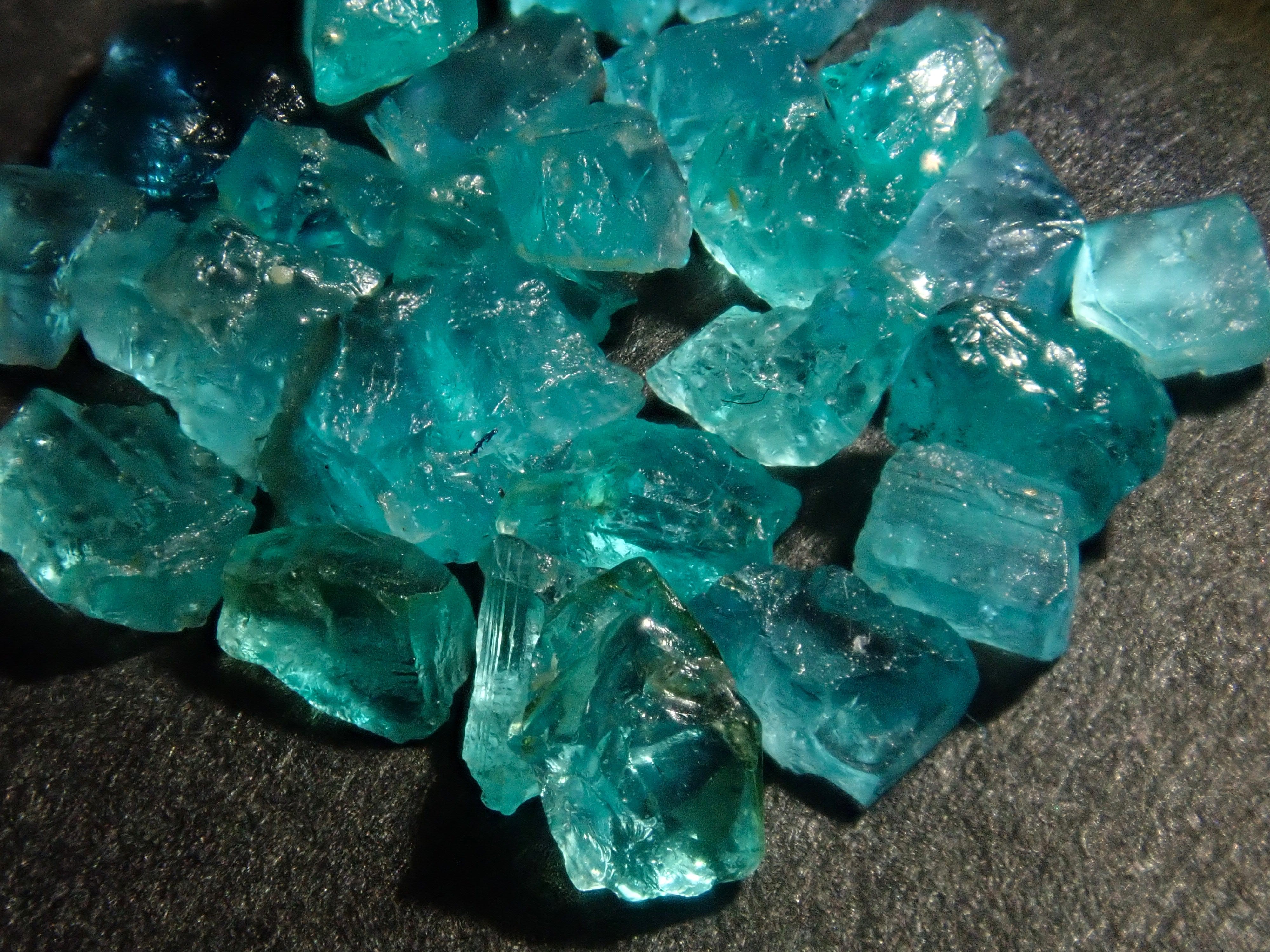 Limited to 25 stones: Brazilian Paraiba Tourmaline (including bicolor, Batalha) rough stones, average size 0.1ct. Discounts for multiple purchases available.