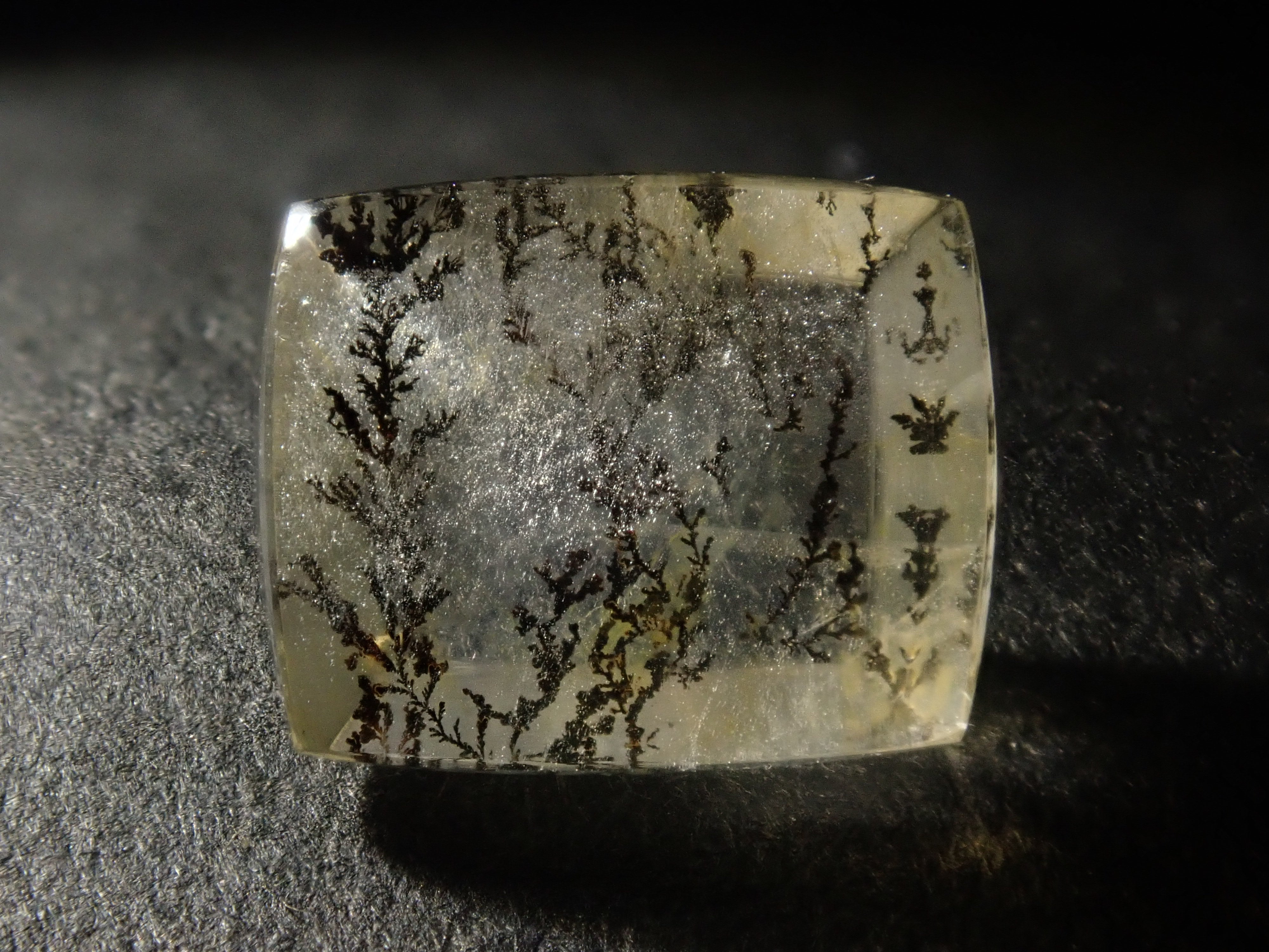 Brazilian dendritic quartz 1 stone loose《Multiple purchase discount available》