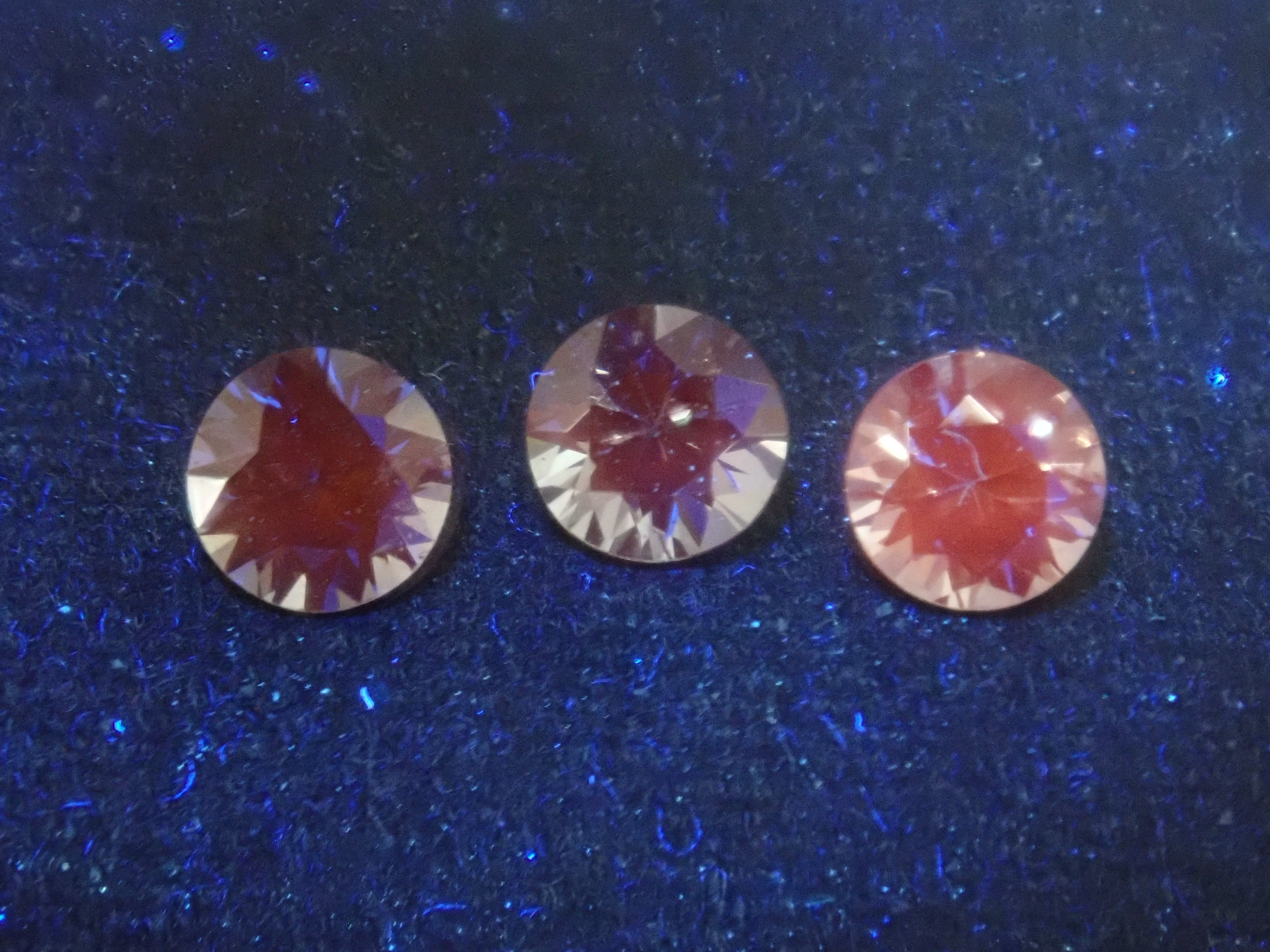 【10/12 22時販売】《限定3石》ミャンマー産グレースピネル・プラチナスピネル（4.0mm,ラウンドカット）1石ルース《複数購入割引有》