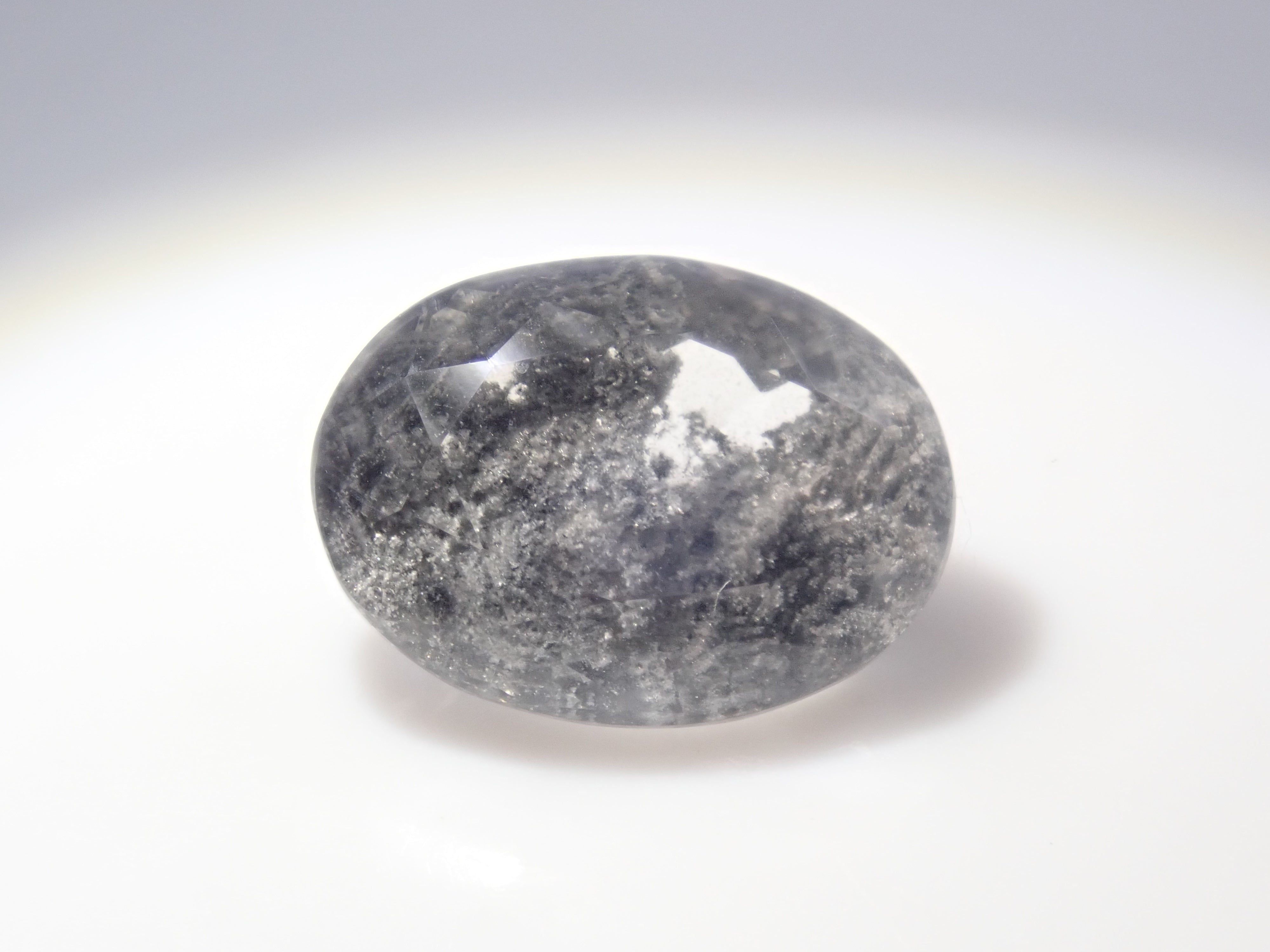 【3月8日晚間10點開始販售】【圖森新品到貨 - 限量6顆】巴西黑花園石英，平均3.6克拉【多件購買享折扣】