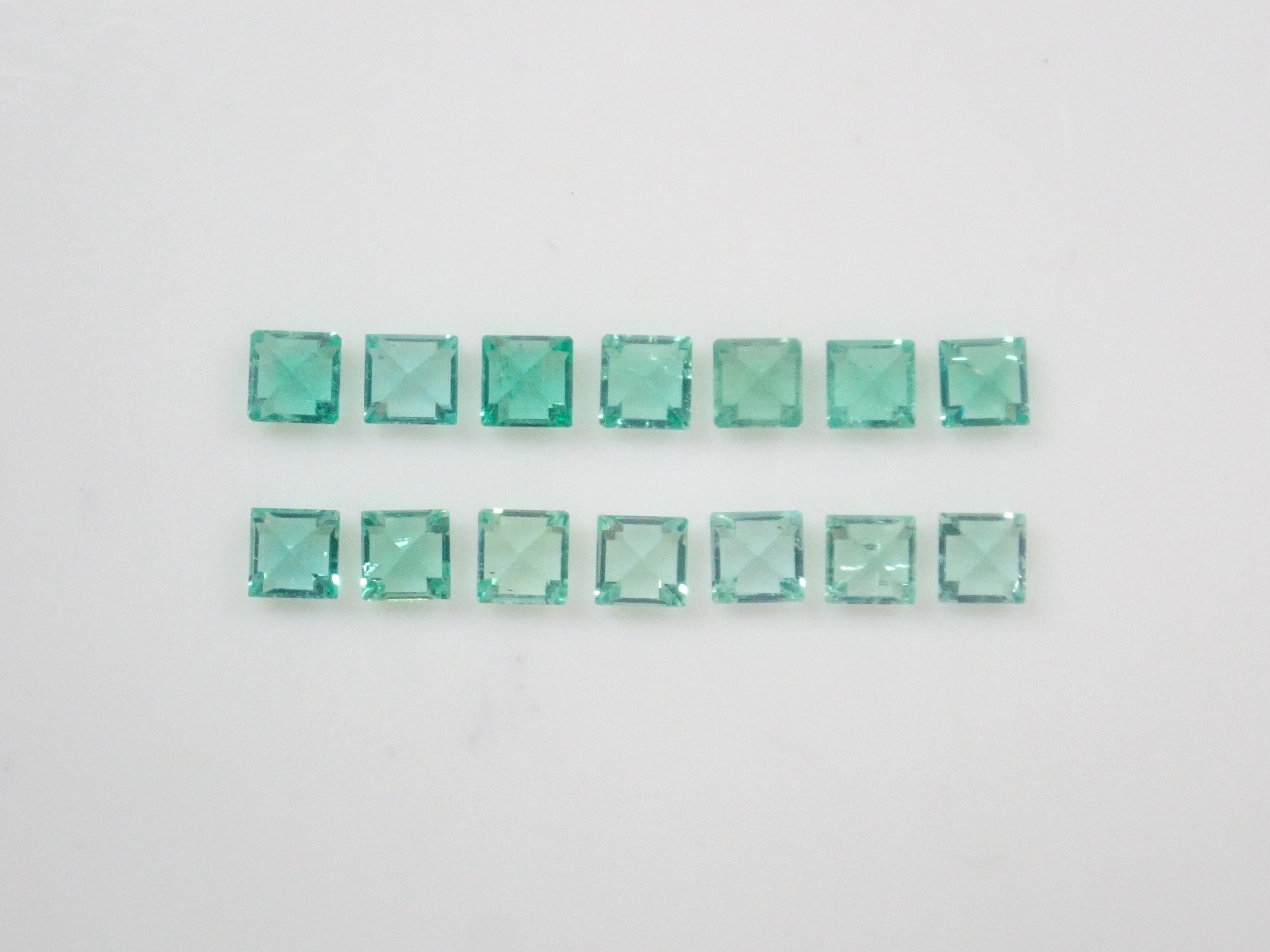 【11/3 22時販売】ロシア産ノンオイルエメラルド1石ルース(2.1ｍｍ,スクエアカット)《複数購入割引有》