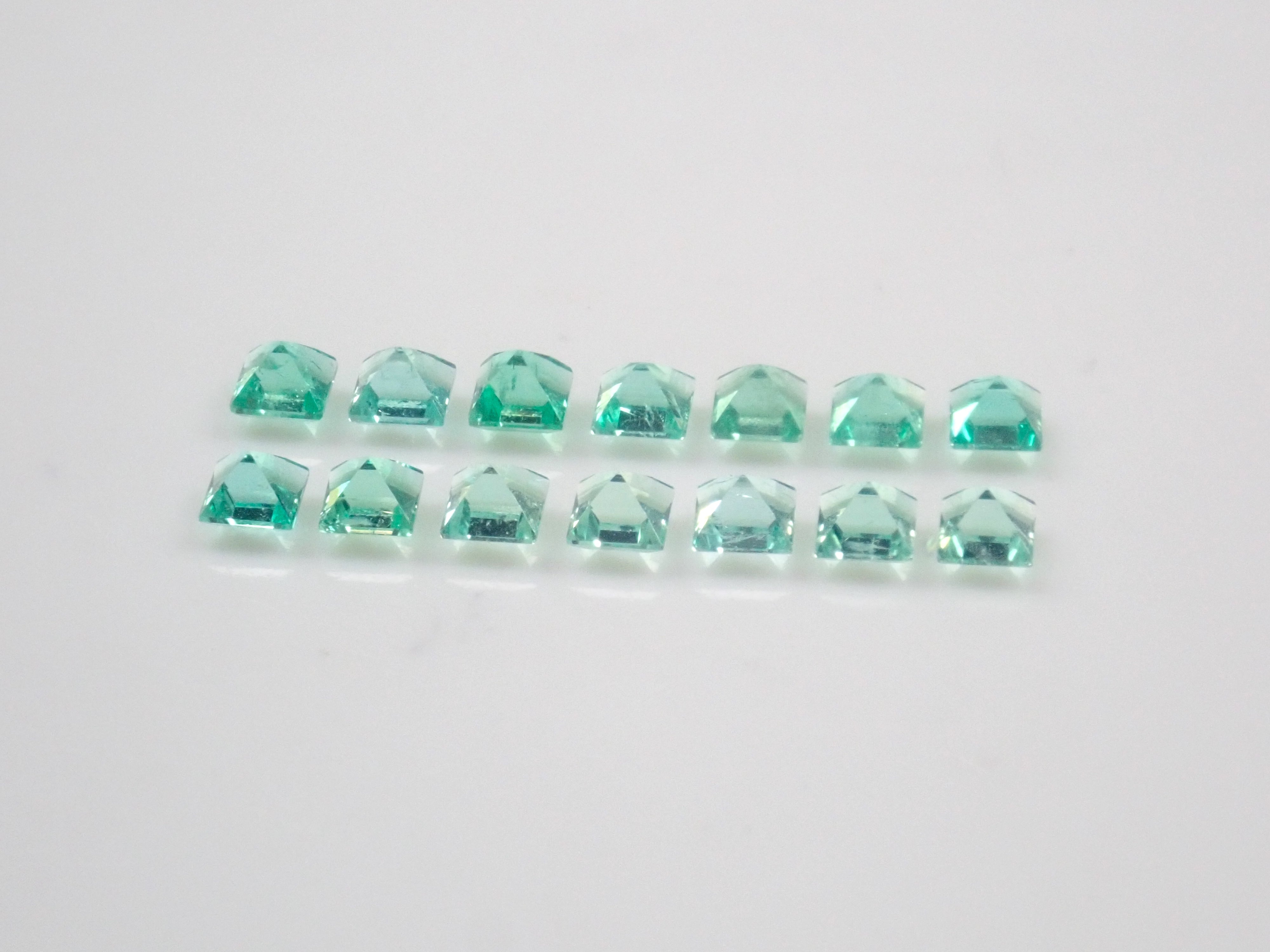 【11/3 22時販売】ロシア産ノンオイルエメラルド1石ルース(2.1ｍｍ,スクエアカット)《複数購入割引有》