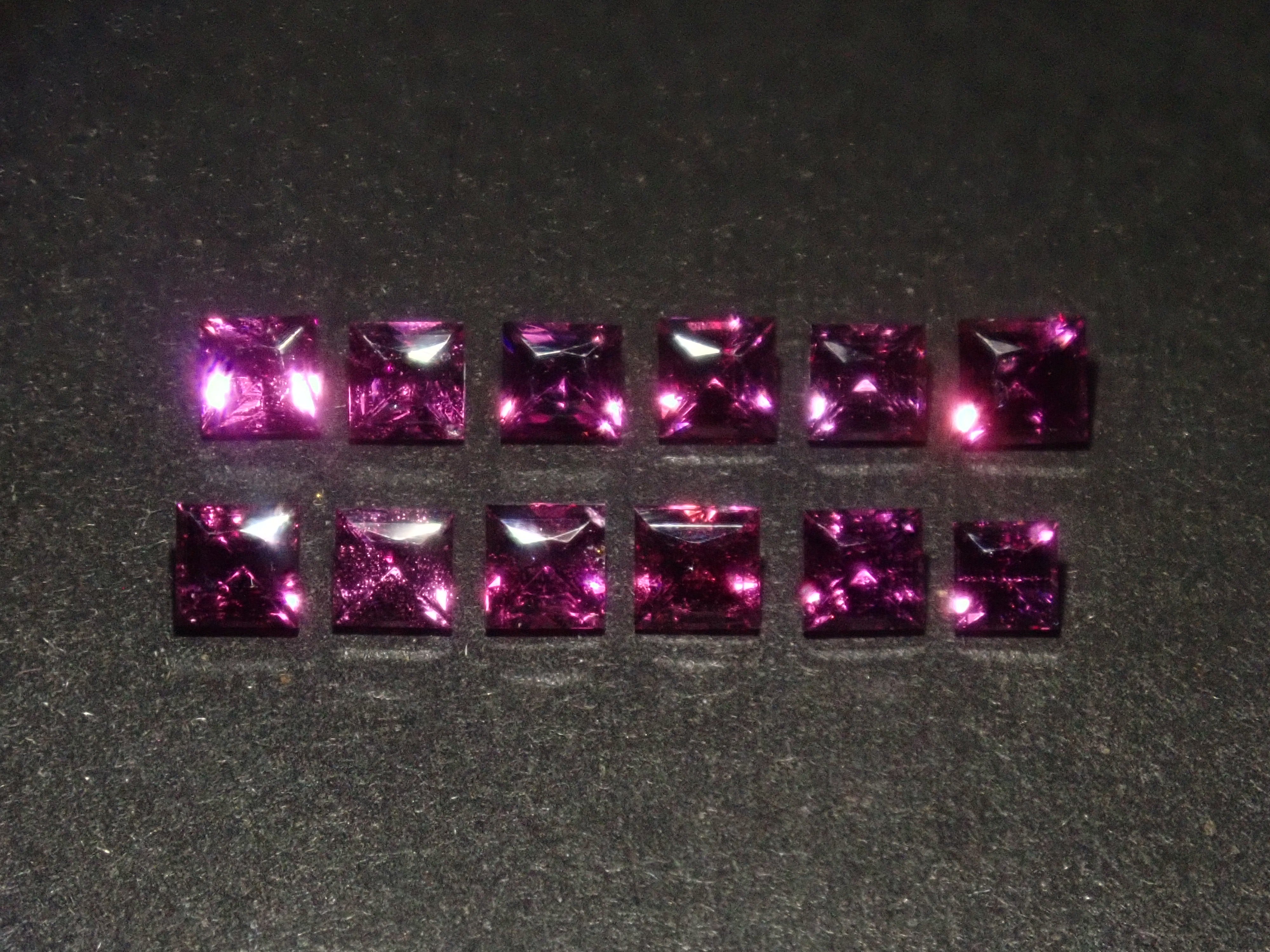 【6/8 22時販売】《限定12石》通常39,800円のロードライトガーネットの8mmダンデライオンカットを含むガーネットガチャ《複数購入割引有》